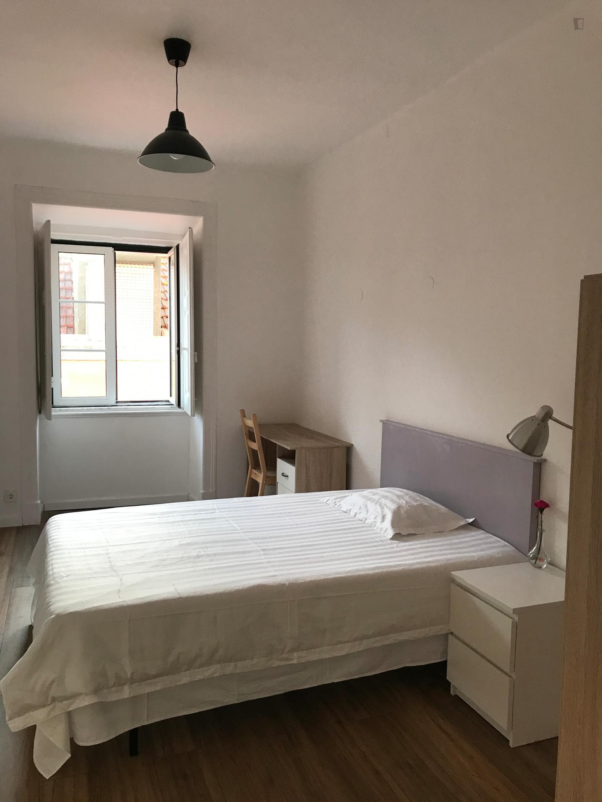Alluring double bedroom in classic Santos neighbourhood photo 1