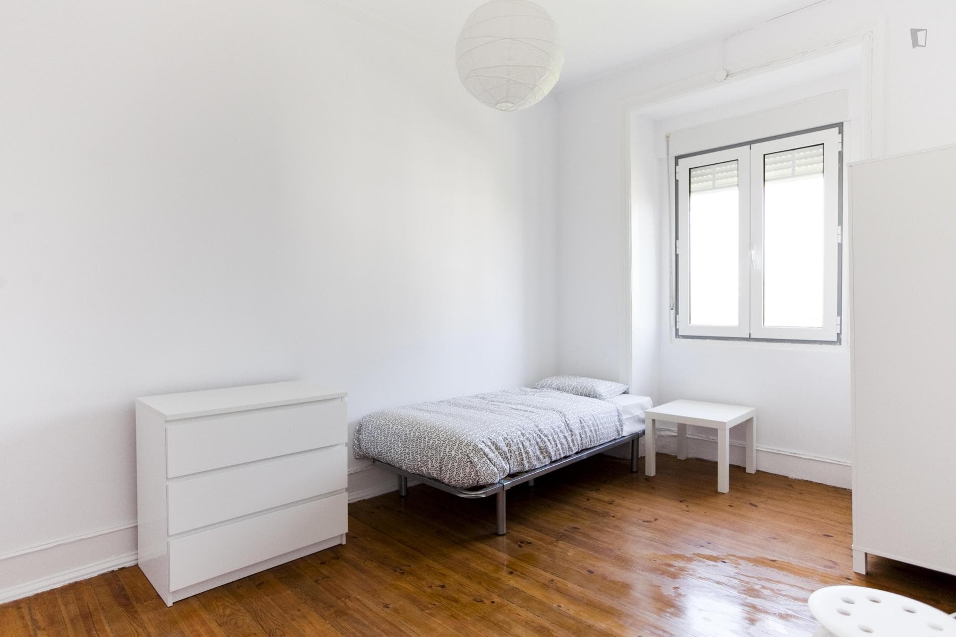 Double bedroom in 6-bedroom student apartment very close to IST photo 1