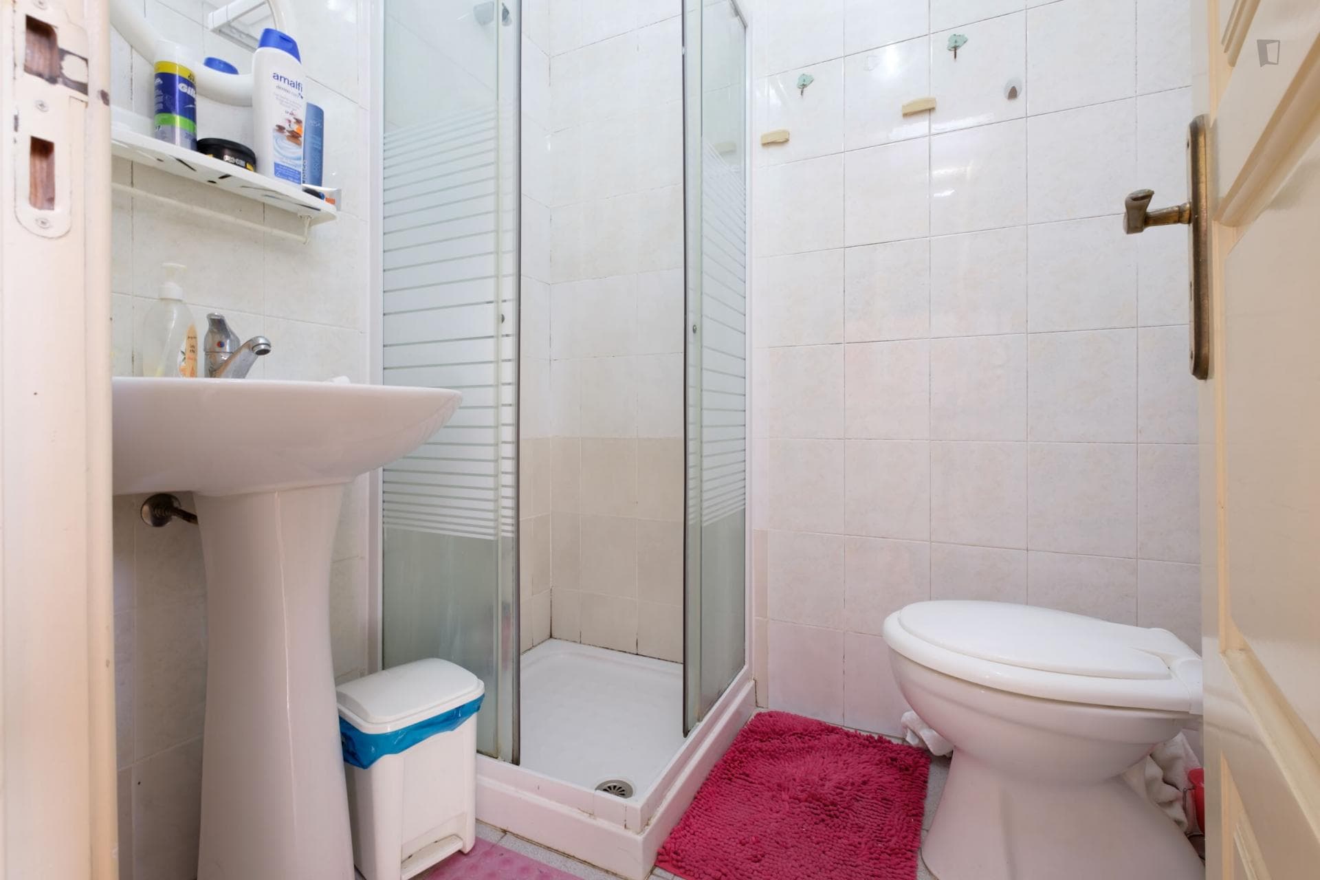 Comfortable single bedroom in Baixa photo 1