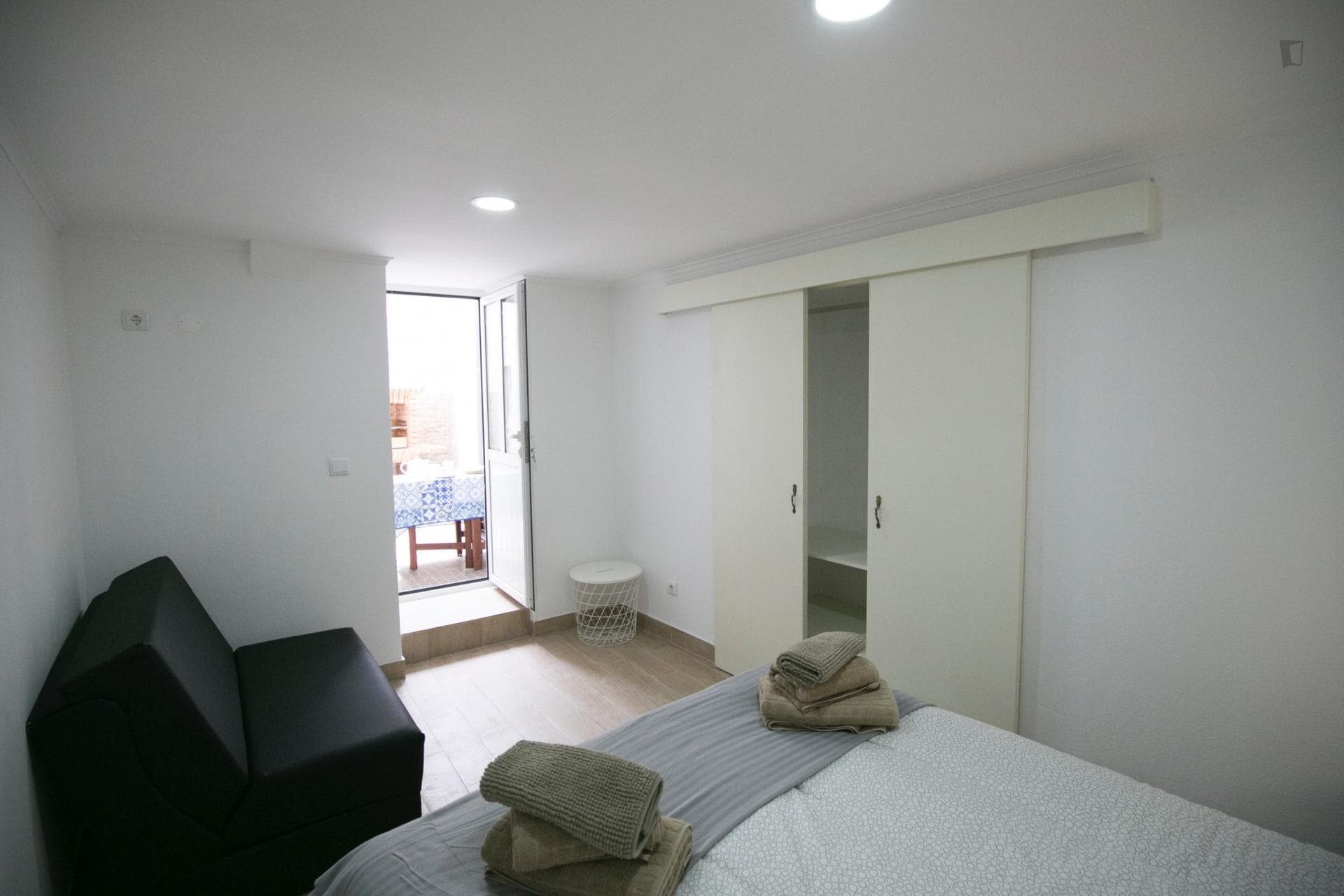 Really cool 2-bedroom apartment with a back patio, in Mouraria photo 1