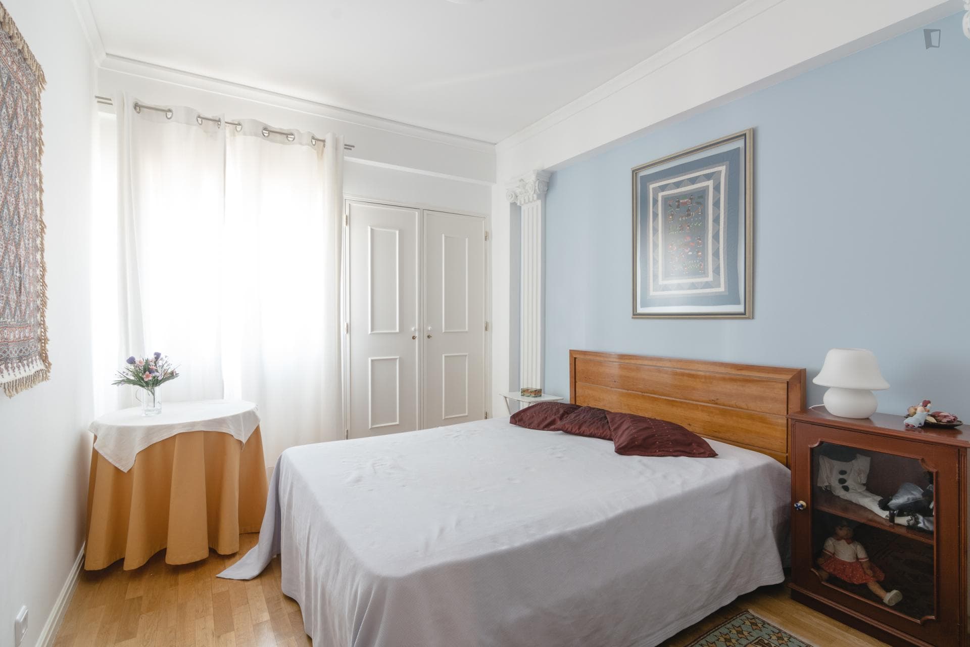 Great double bedroom with a private bathroom, close to Universidade Europeia photo 1