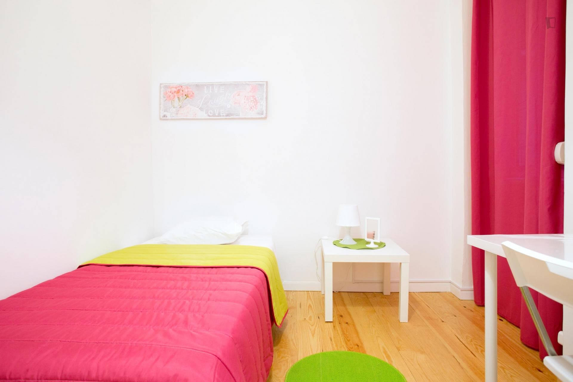 Cute single bedroom close to Jardim Arco do Cego photo 1