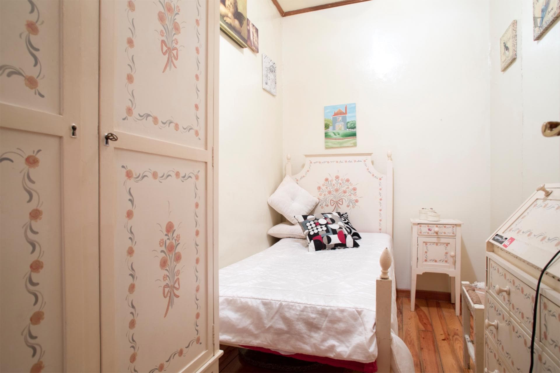 Cosy single room close to the Arroios metro photo 1