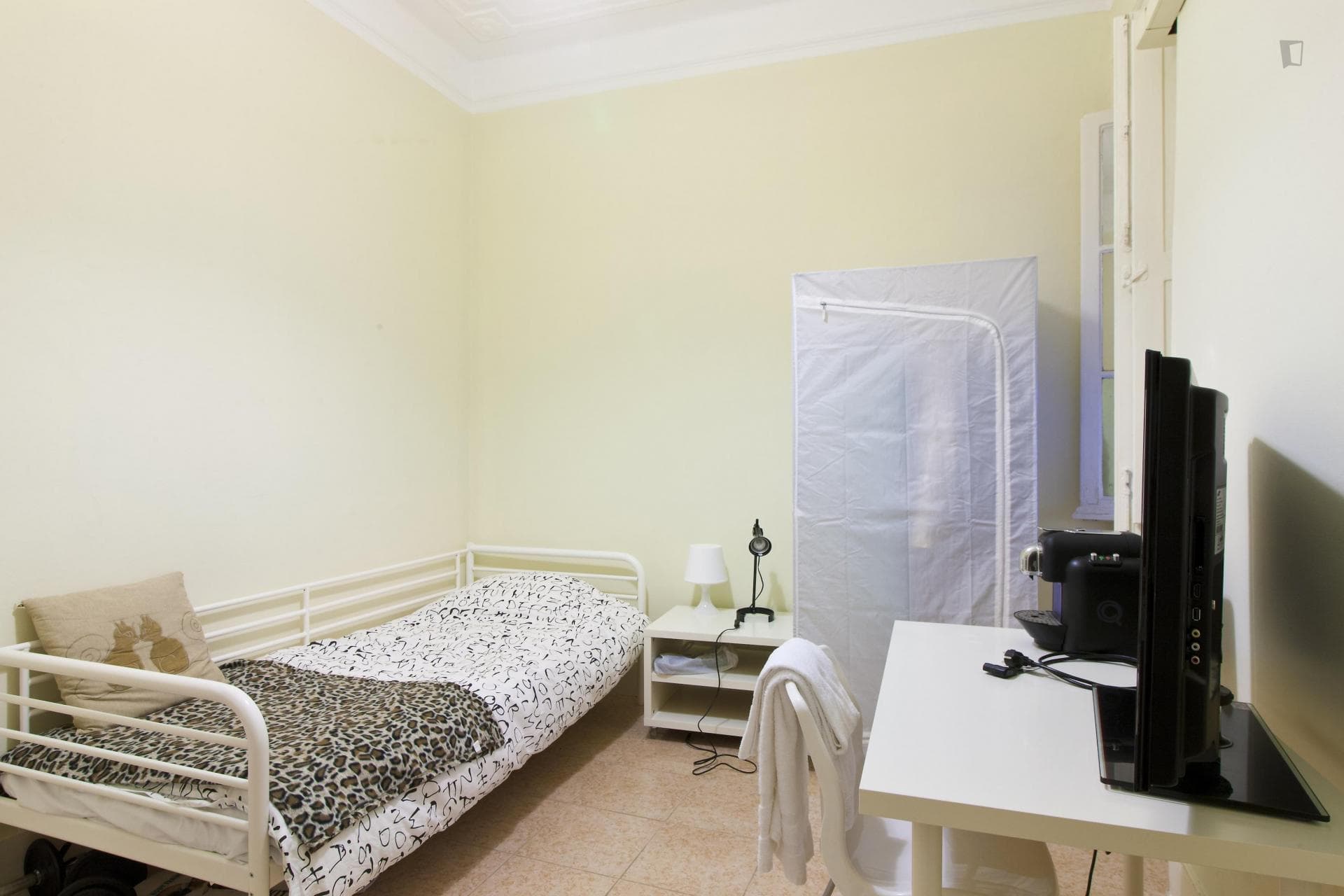 Bright single bedroom close to the Saldanha metro photo 1