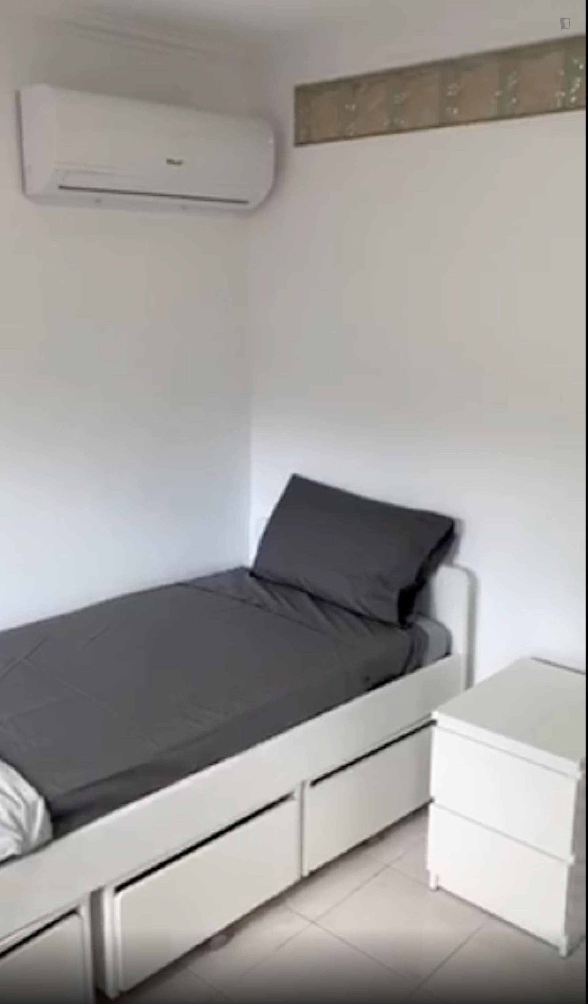 Inviting single bedroom in Bonfim photo 1