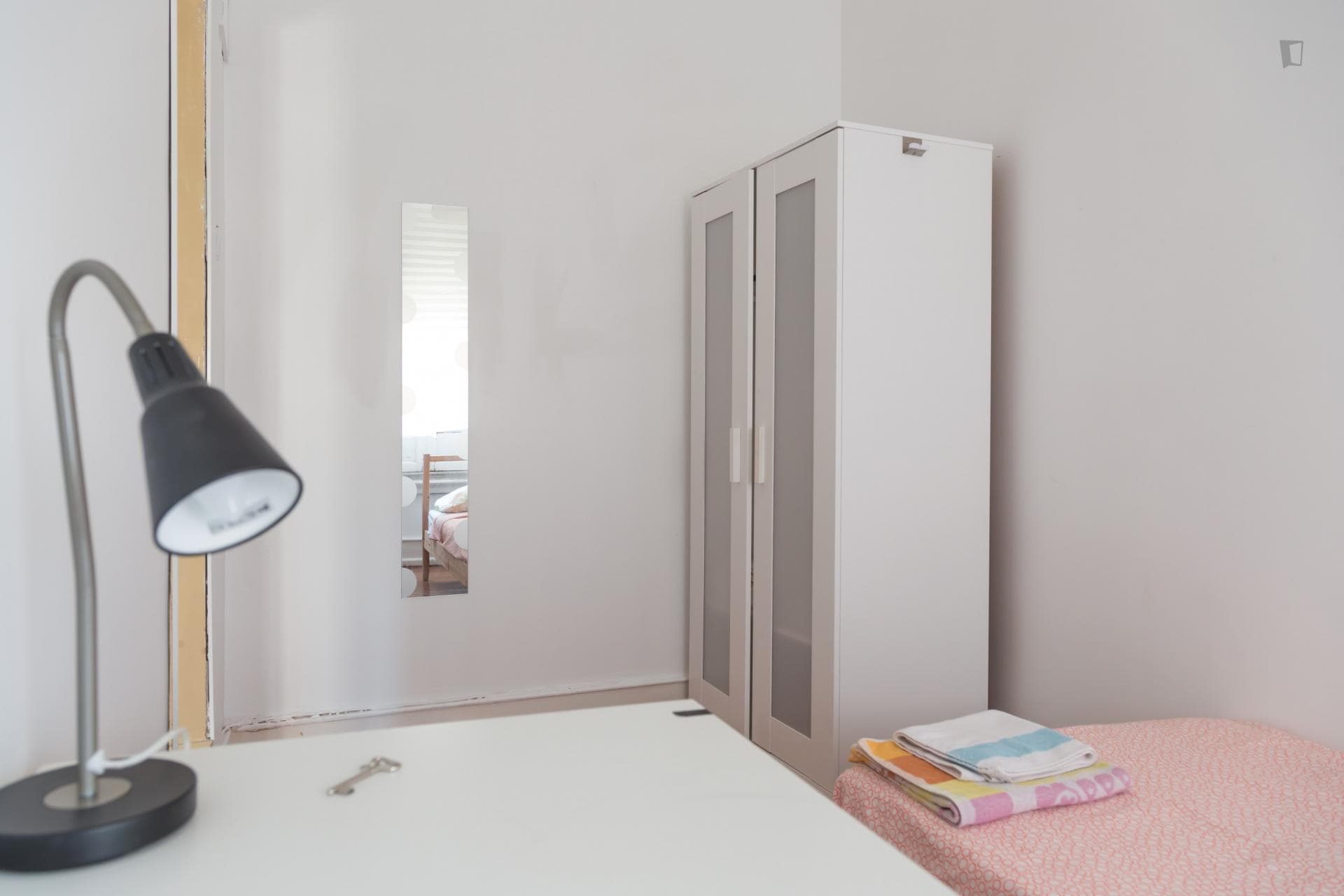 Simple single bedroom next to Alameda metro station photo 1