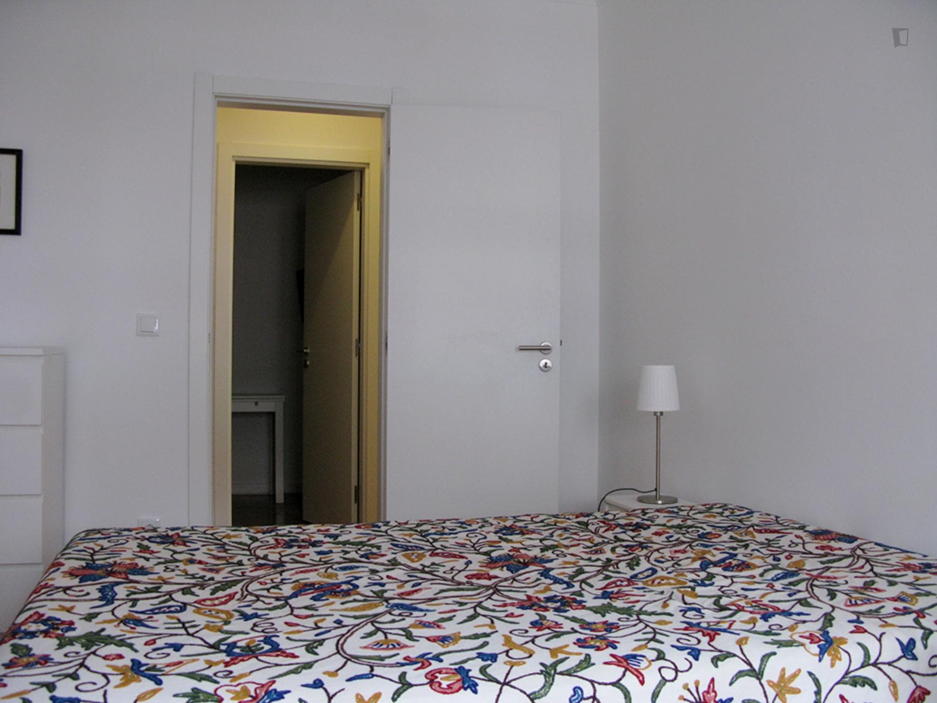 Double bedroom in a 3 bedroom apartment photo 1