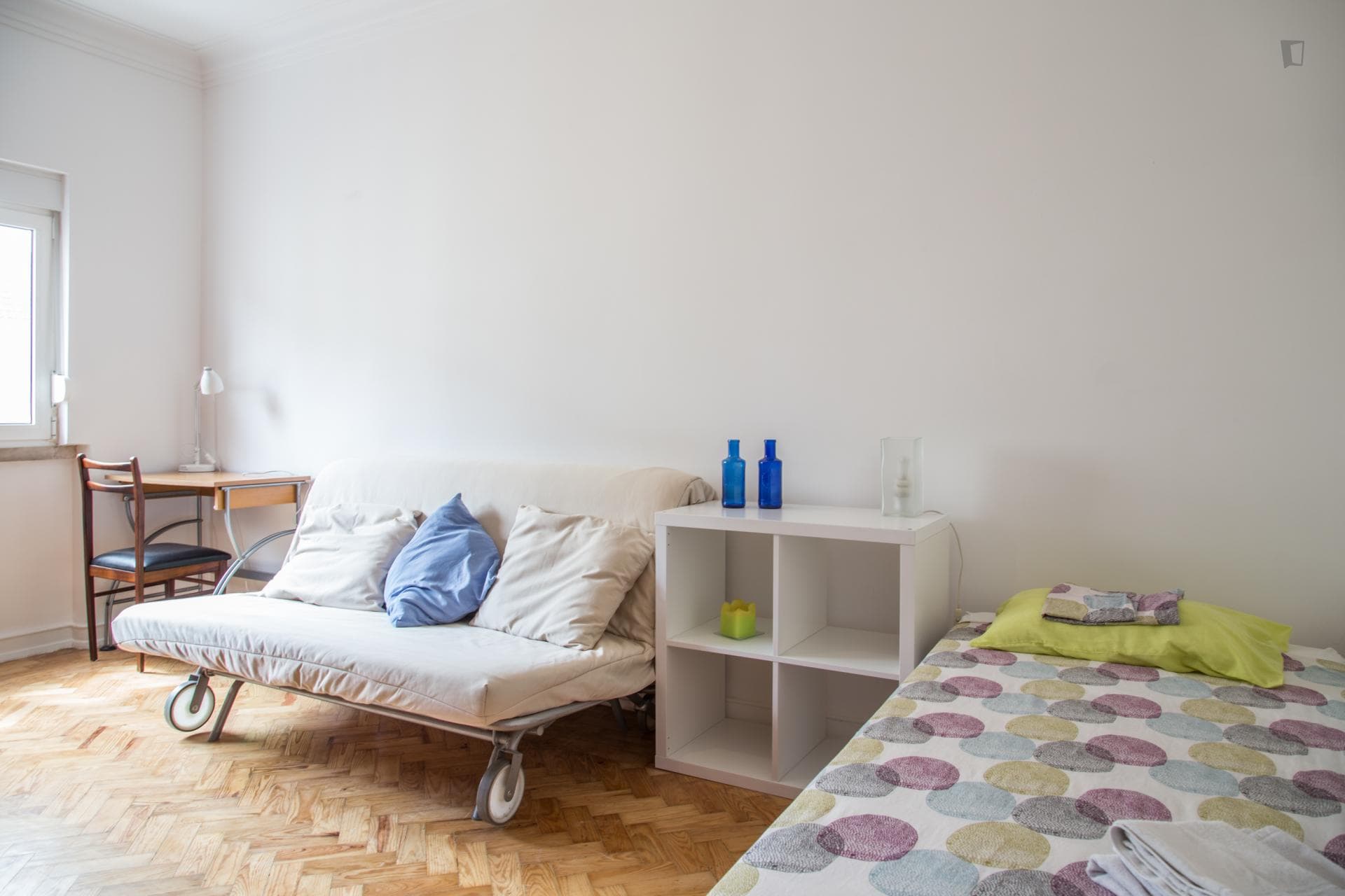 Cool double bedroom in a 4-bedroom flat, in Entrecampos photo 1