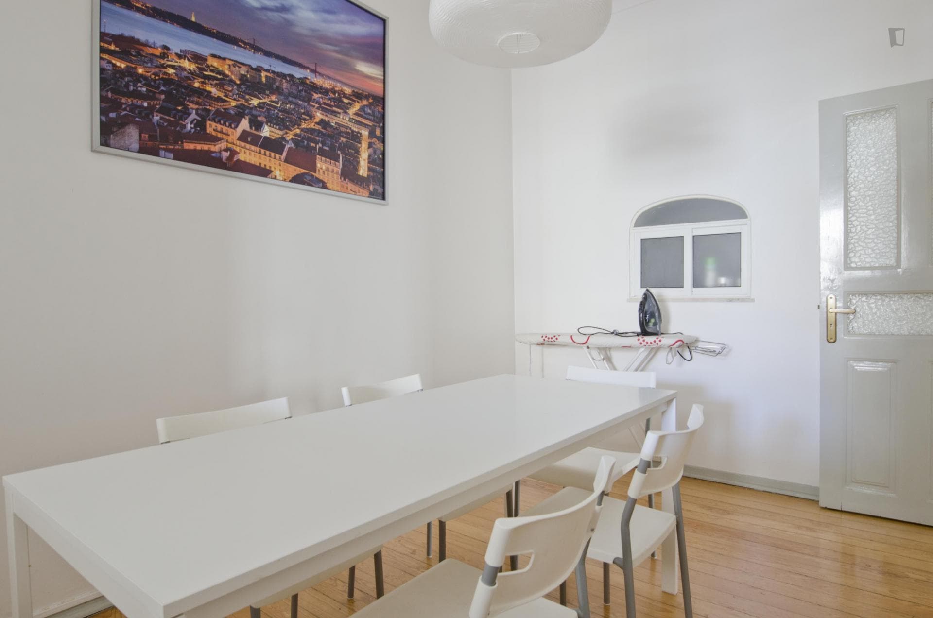 Twin bedroom in 6-bedroom flat near Saldanha photo 1