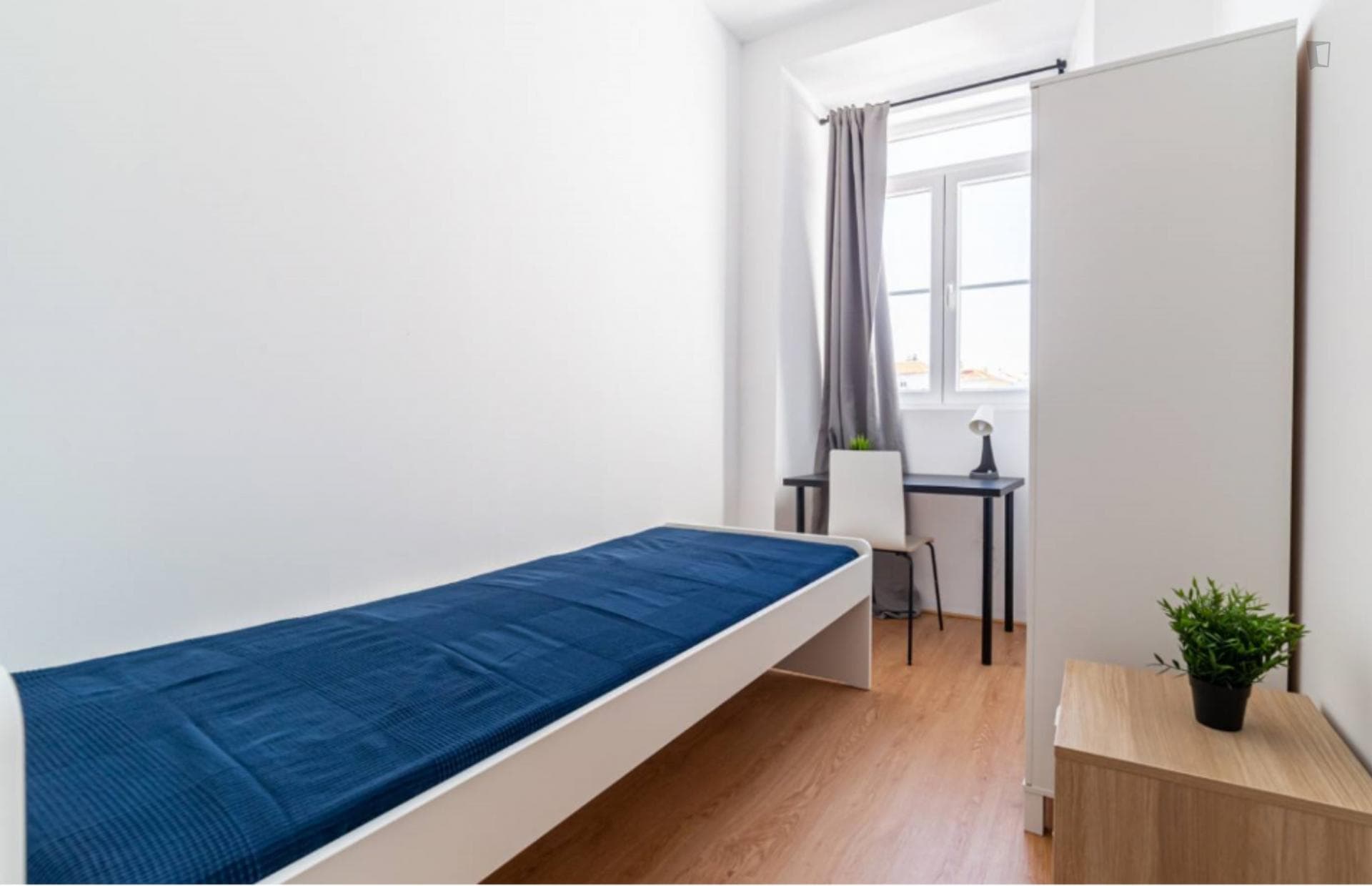 Neat and cosy single bedroom in Benfica photo 1