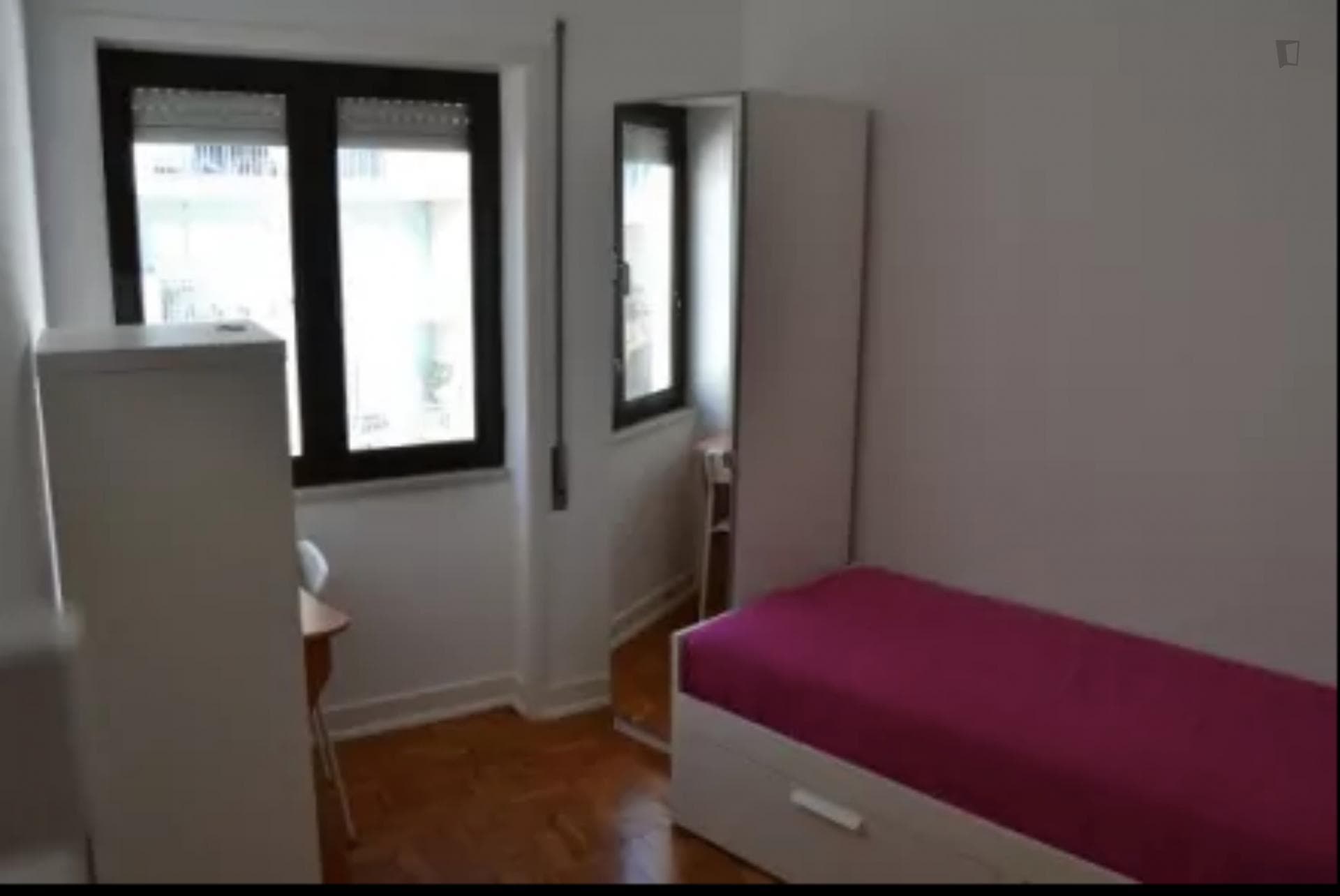 Welcoming single bedroom in near Instituto Superior de Contabilidade e Administração de Coimbra photo 1