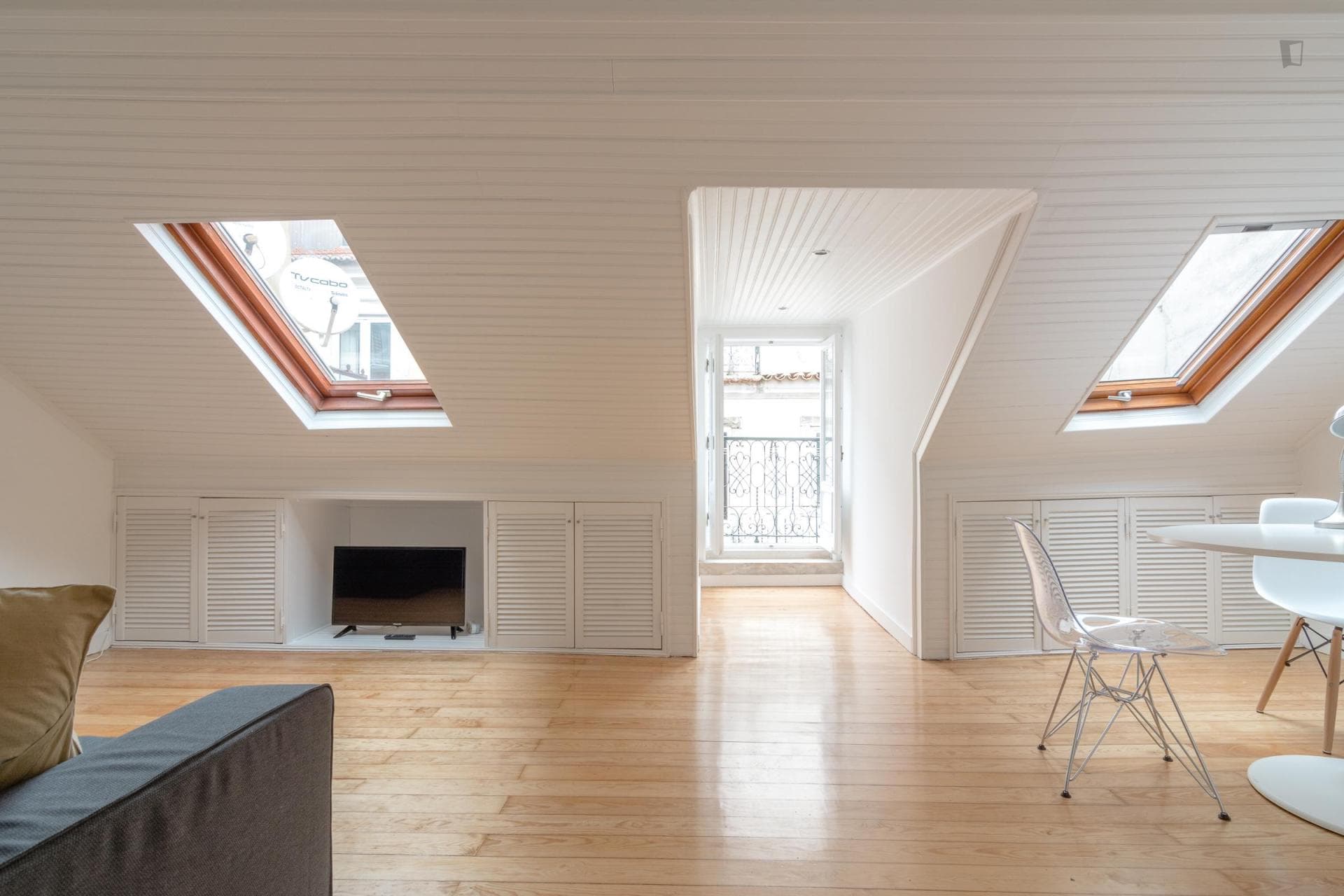 Bright and modern 1-bedroom apartment in Bairro Alto photo 1