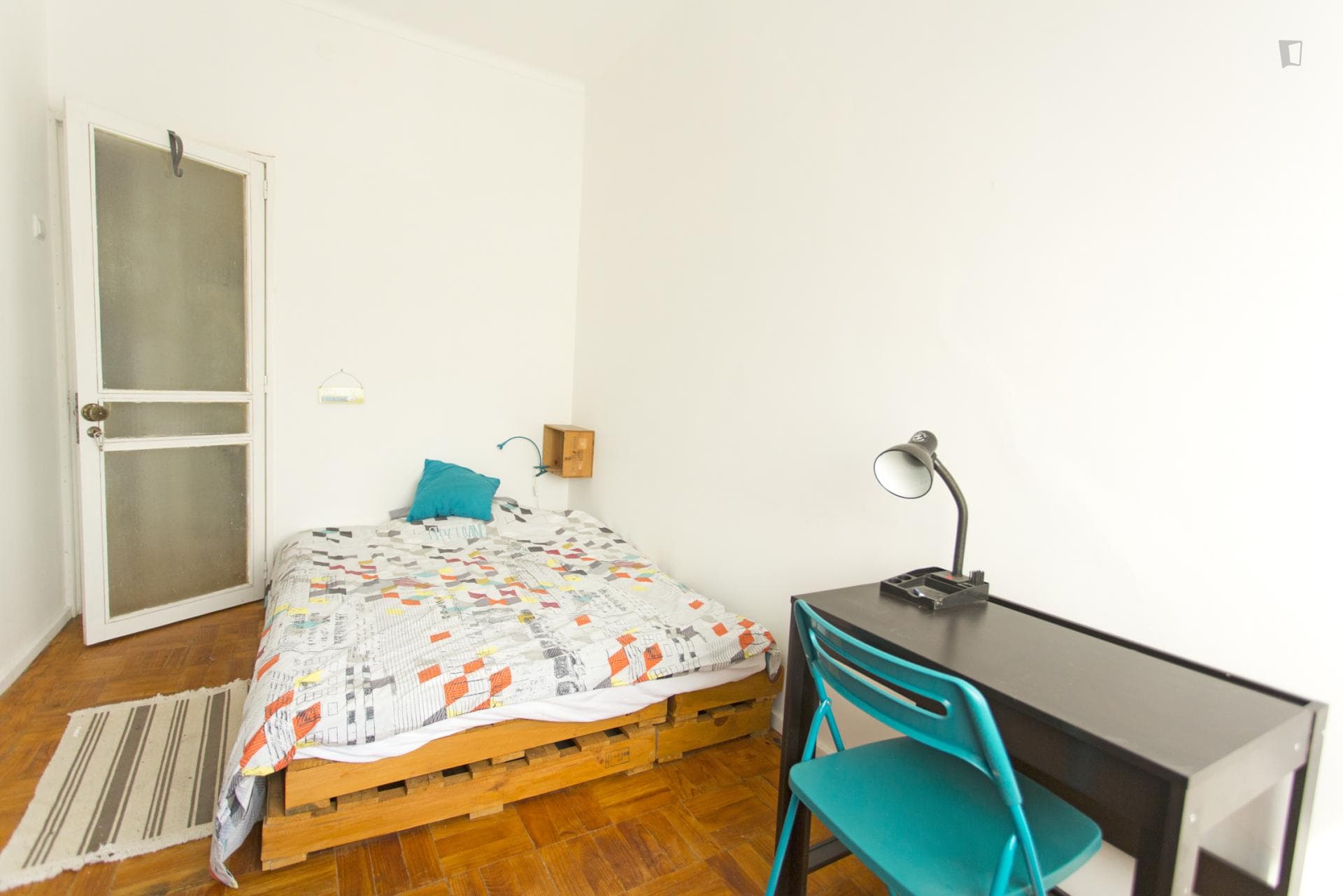 Relaxing double bedroom in a 3-bedroom flat near Escola Superior de Biotecnologia photo 1