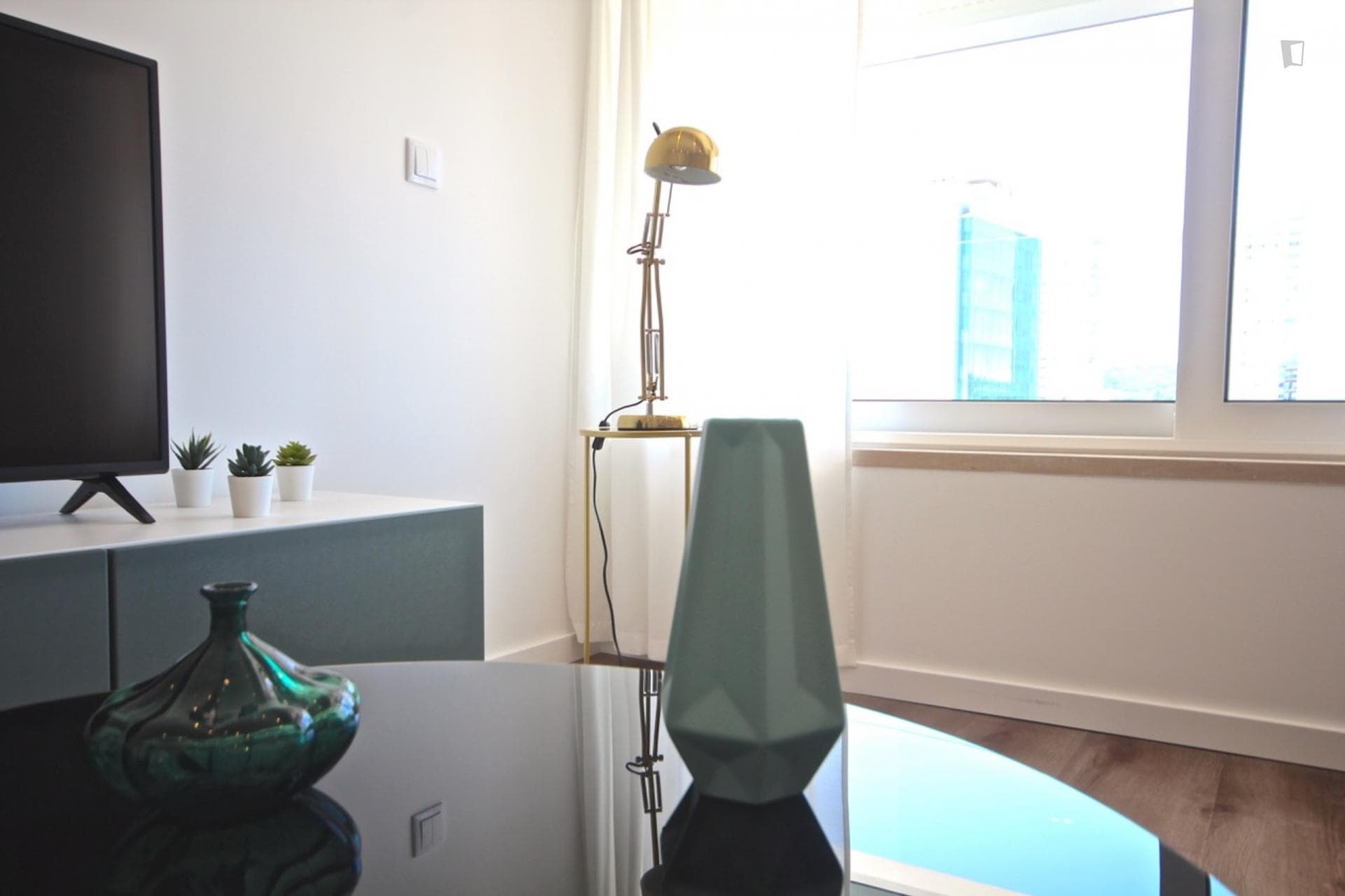 Charming 1-bedroom apartment near Sete Rios train station photo 1