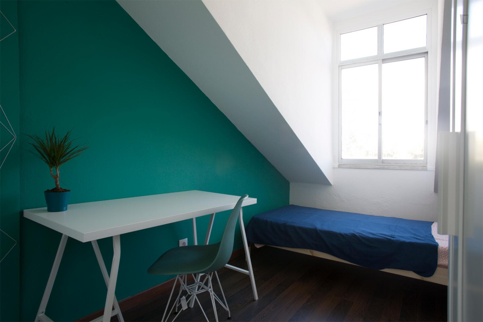 Inviting single bedroom close to Alcântara-Terra train station photo 1