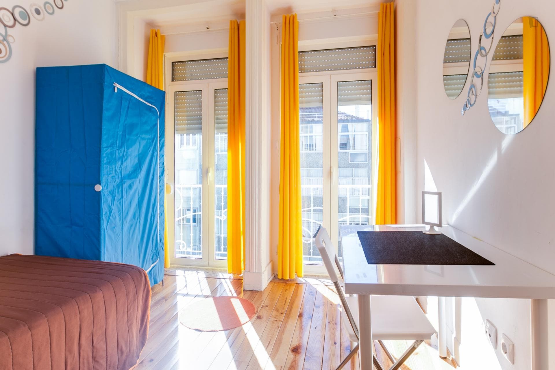 Very bright room near Universidade Autónoma de Lisboa photo 1