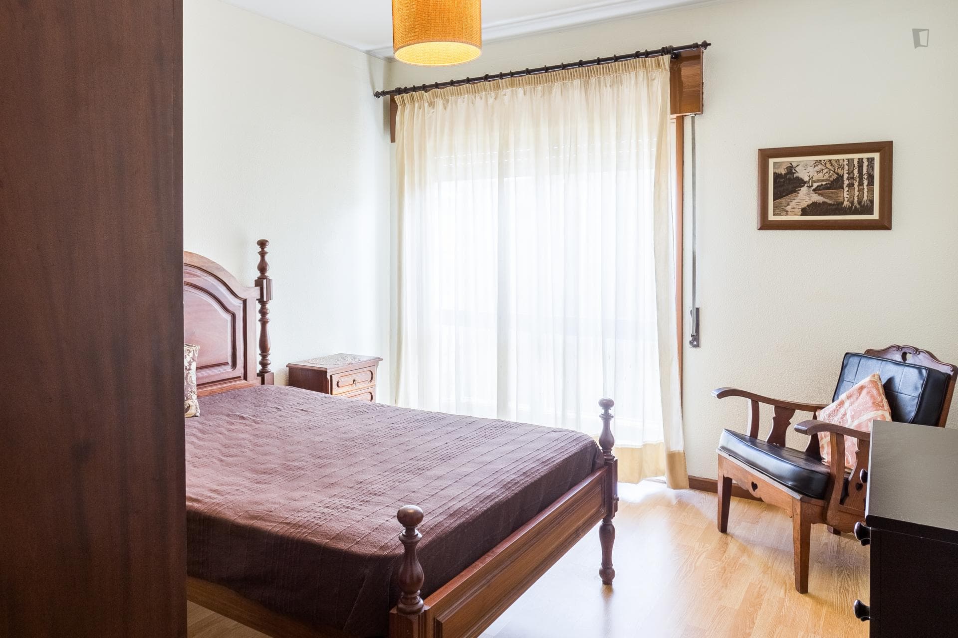 Luminous double bedroom with a balcony close to the Escola Superior de Enfermagem de Santa Maria photo 1