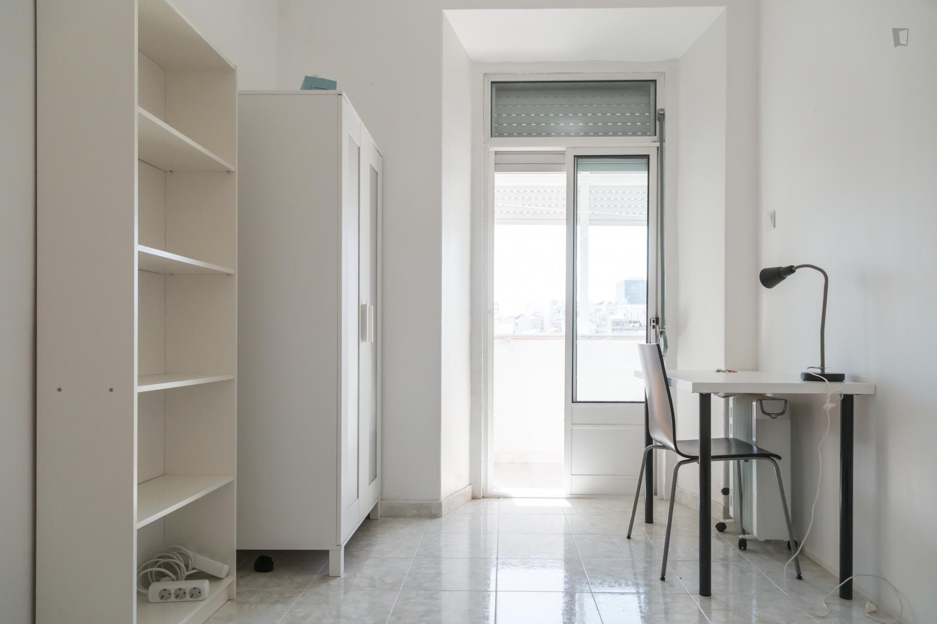 Cool double bedroom in Arroios, near Instituto Superior Técnico photo 1
