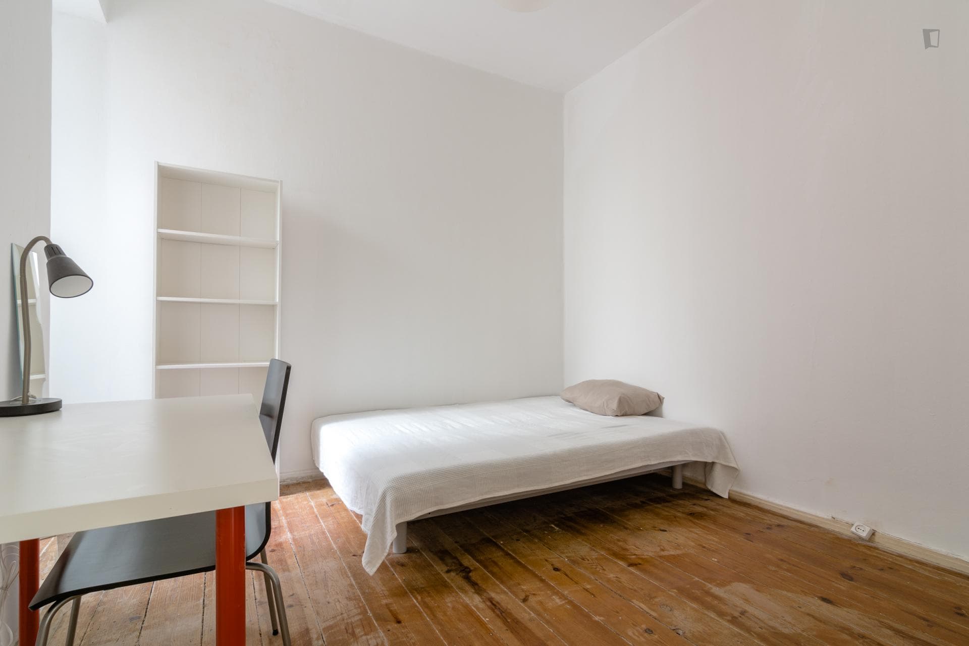 Homely double bedroom close to Instituto Superior Técnico photo 1