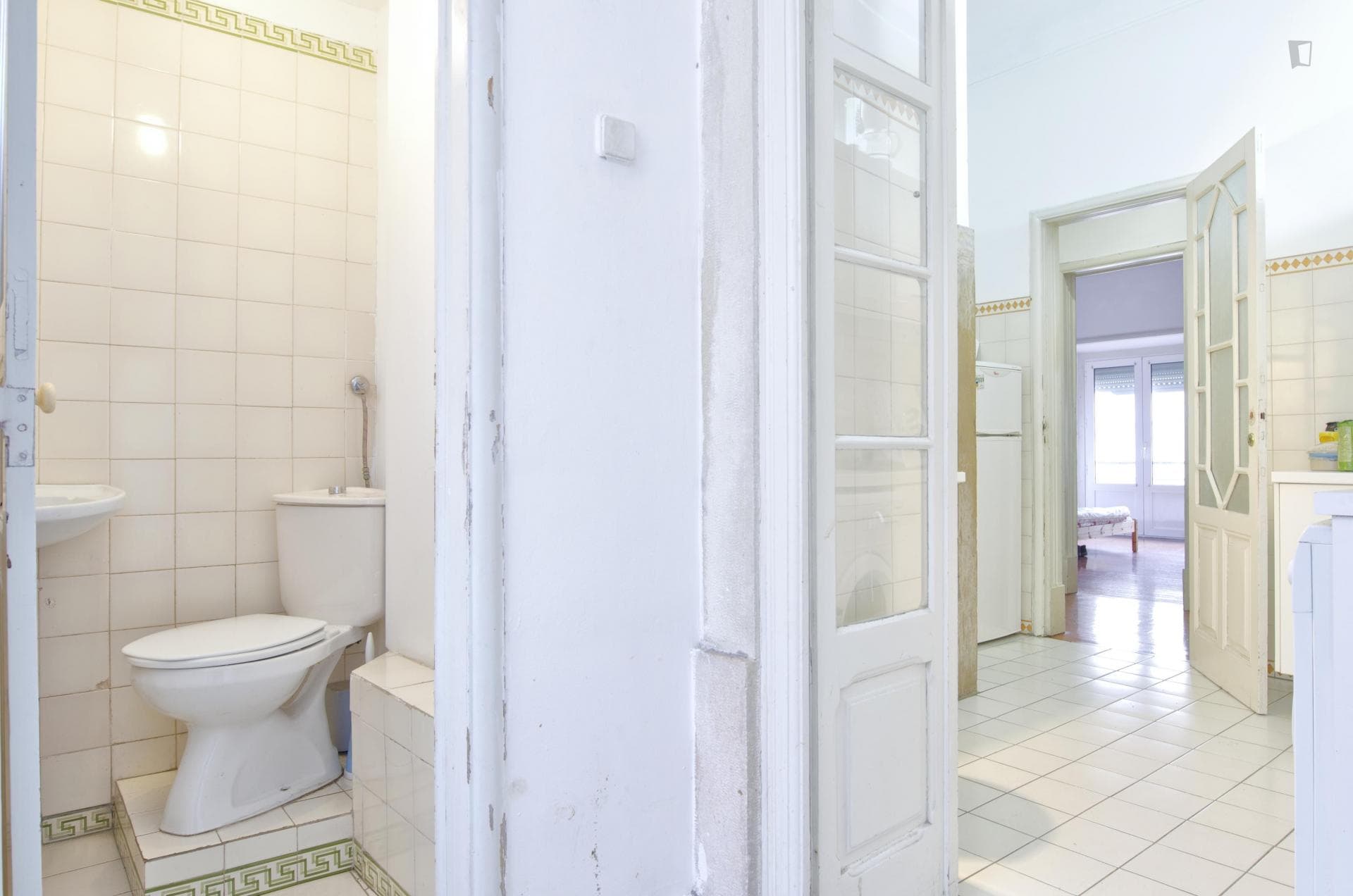Twin bedroom near Areeiro metro station photo 1