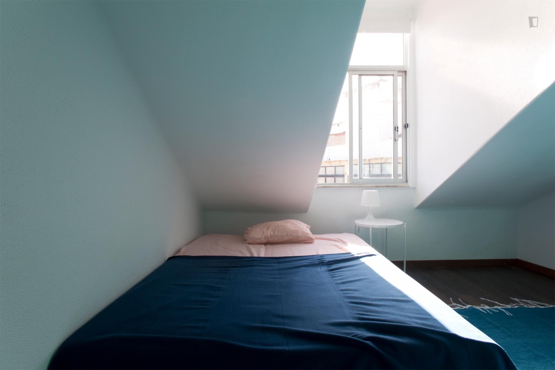 Striking double bedroom next to Instituto Superior de Agronomia photo 1