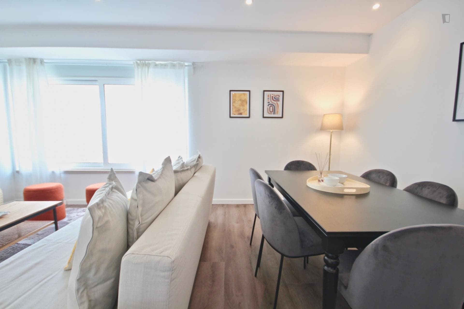 Modern 1-bedroom apartment near Praça de Espanha metro station photo 1