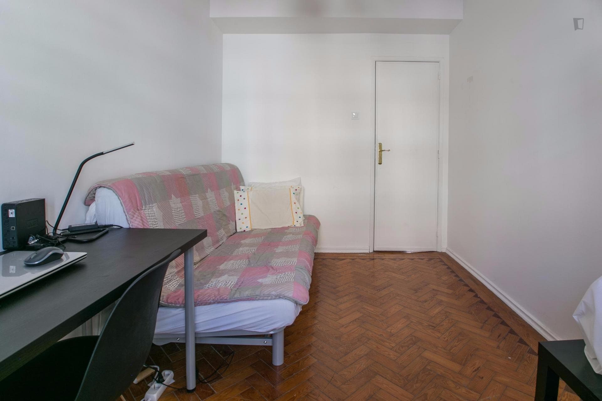 Amazing double bedroom close to Escola Superior de Educação de Lisboa photo 1