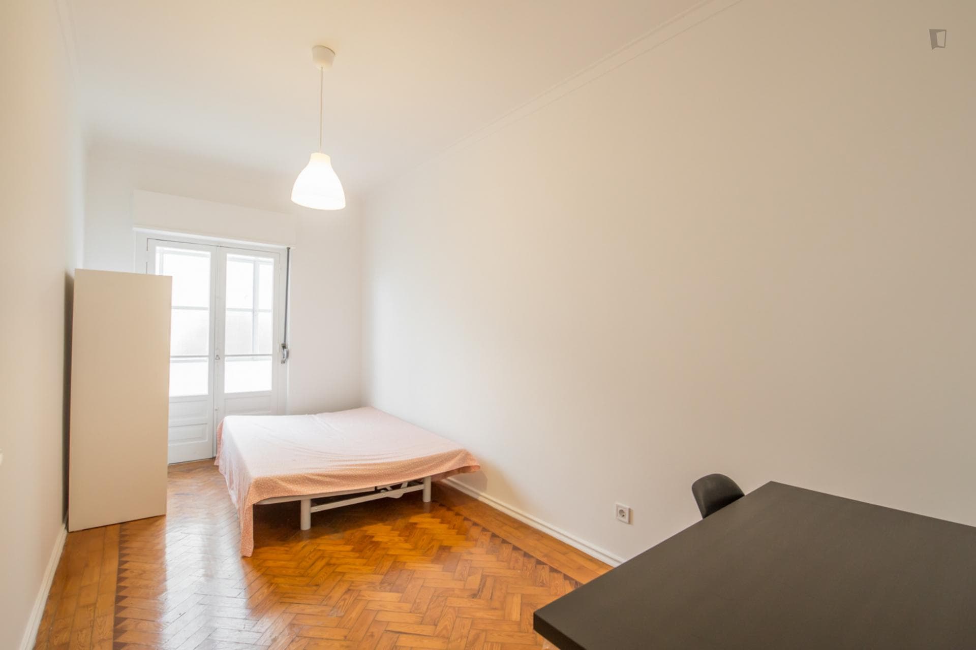 Lovely double bedroom close to Escola Superior de Educação de Lisboa photo 1