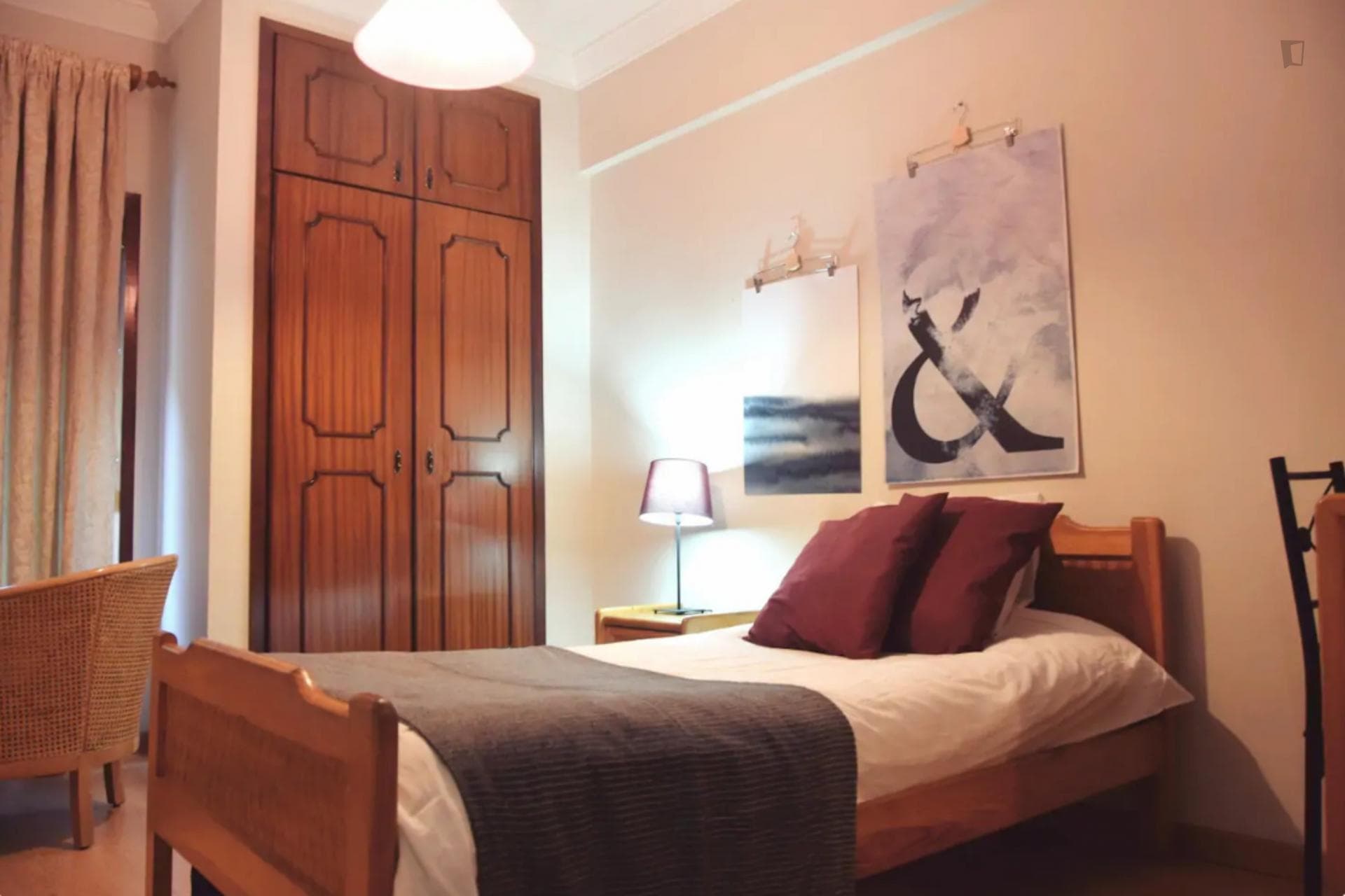 Cosy single bedroom close to ESEC photo 1