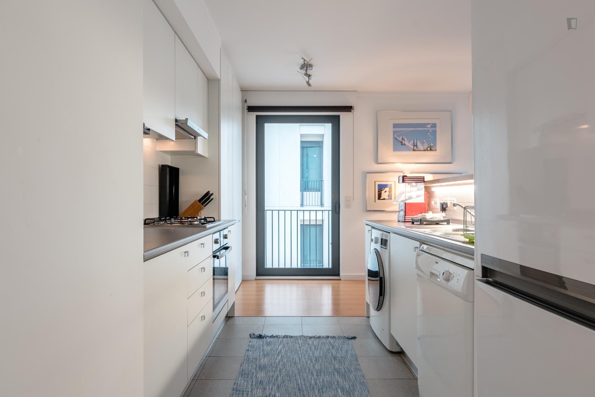 Awesome apartment in Martim Moniz, close to Faculdade de Ciências da Universidade de Lisboa photo 1