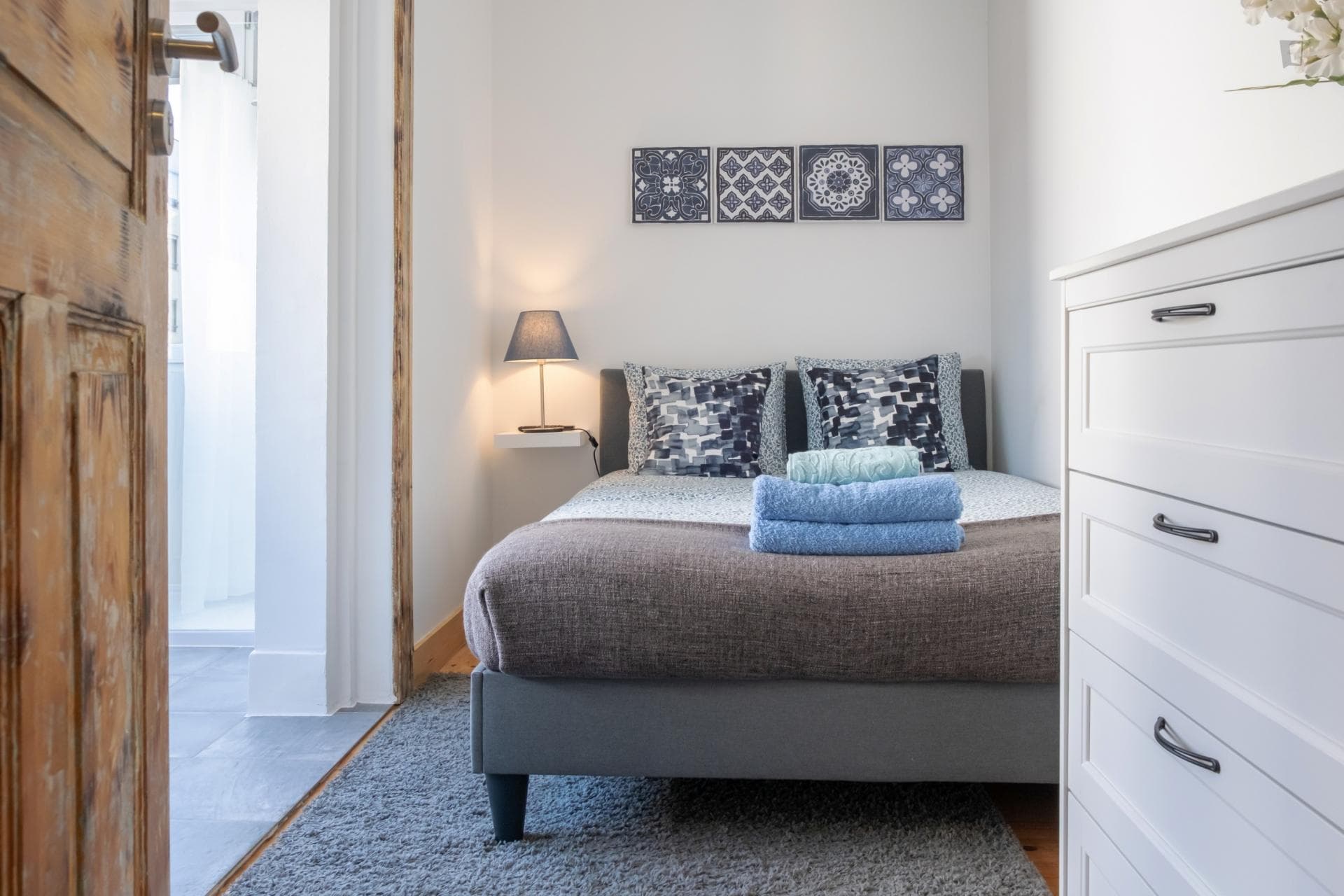 Appealing double ensuite bedroom in a student residence, in Mafamude photo 1
