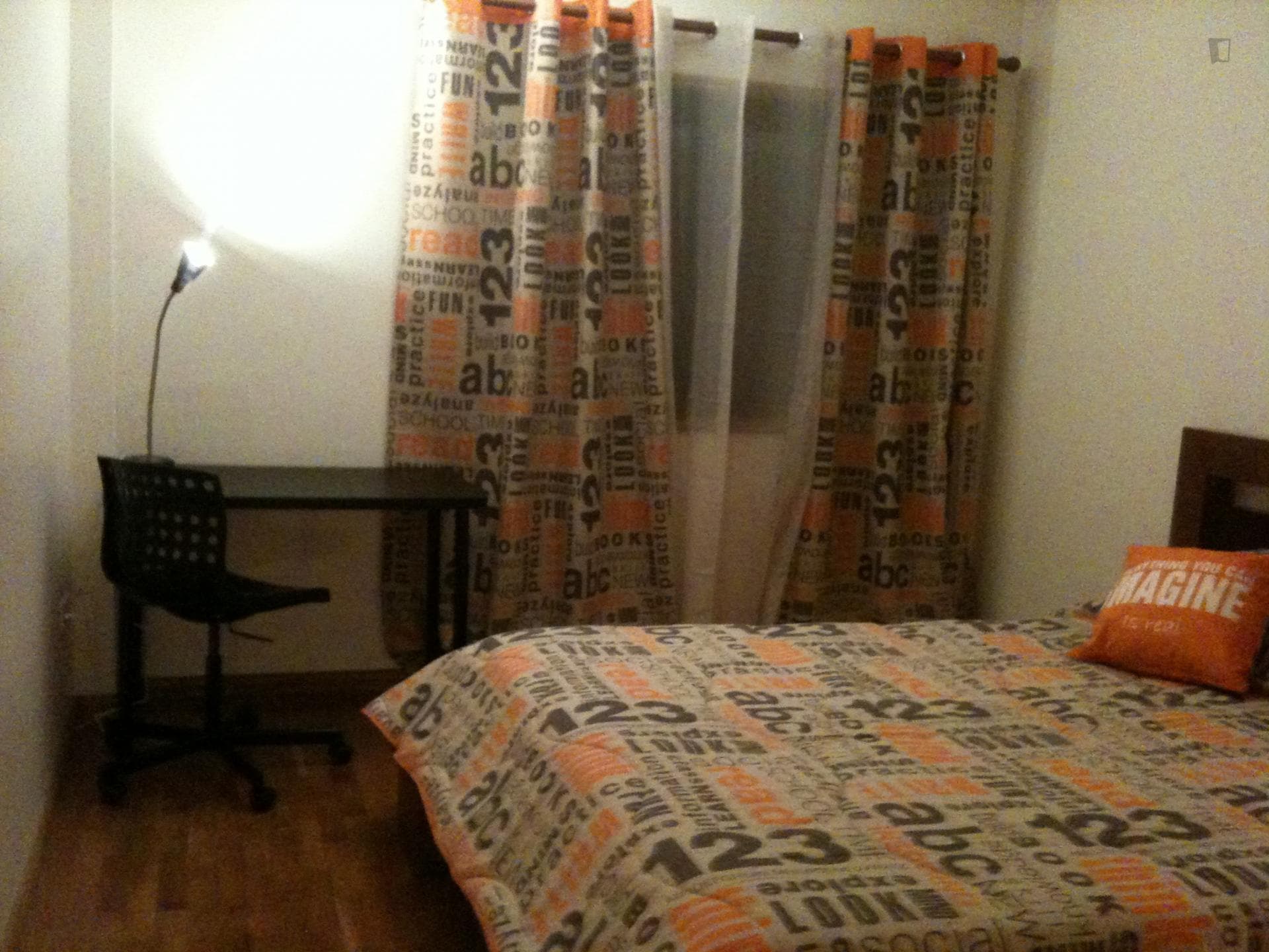 Double bedroom in a 3 bedroom apartment photo 1