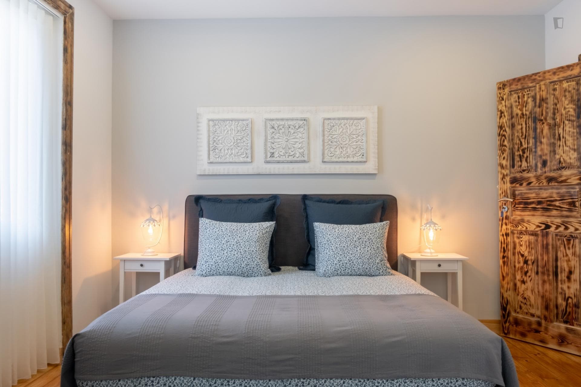 Sublime double ensuite bedroom in Mafamude photo 1
