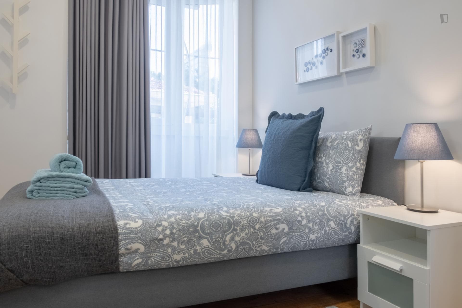 Inviting double ensuite bedroom, in Mafamude photo 1