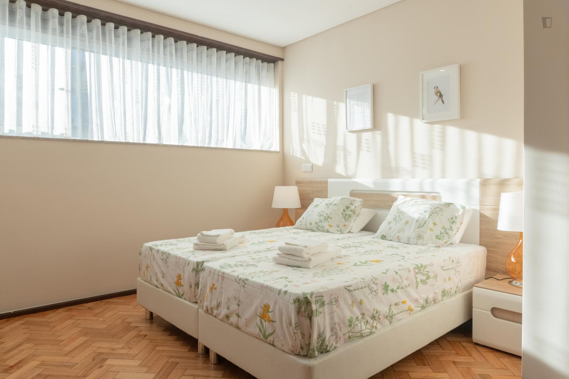 Bedroom w/ private bathroom in 8-bedroom house photo 1