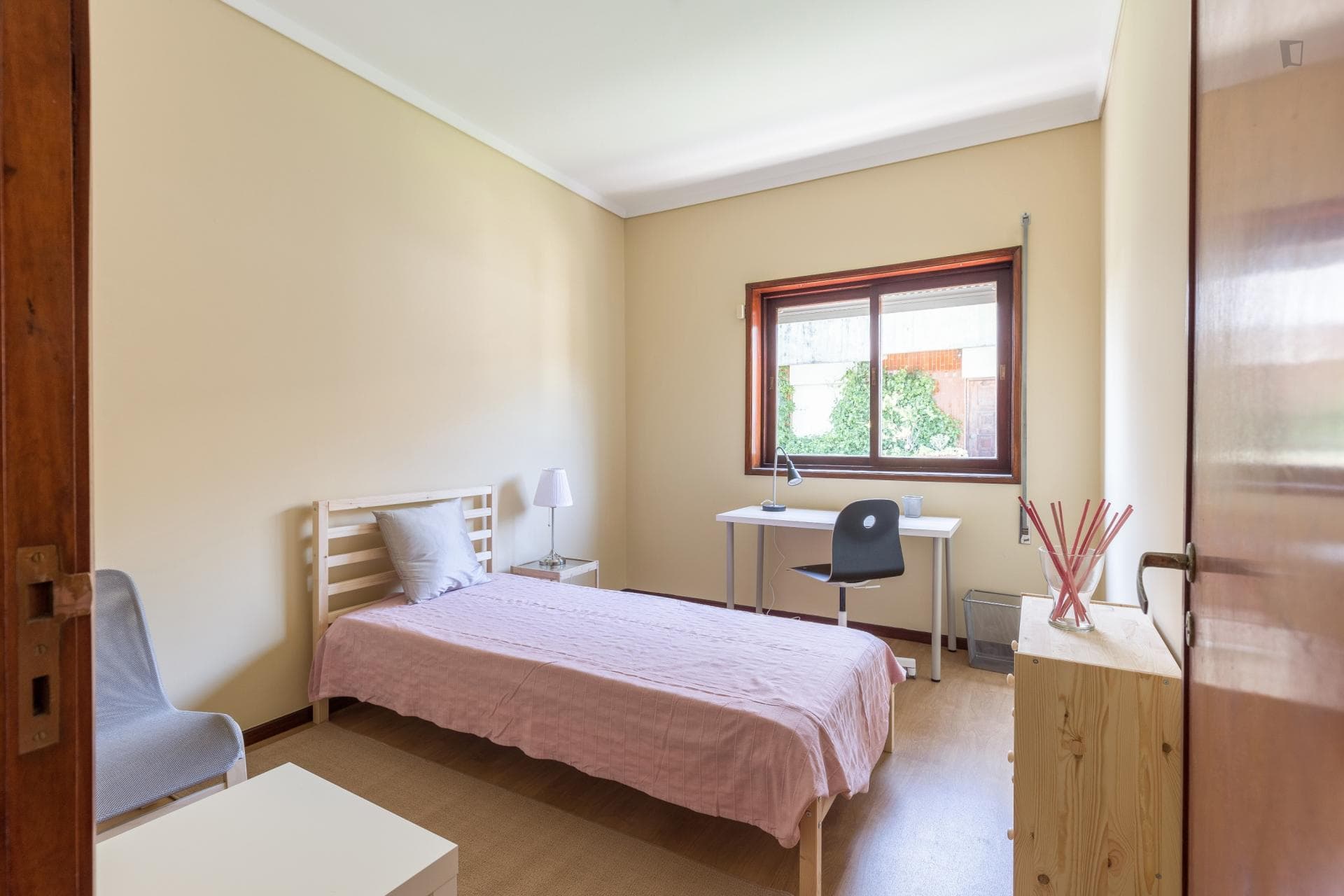 Practical single bedroom, with balcony, not far from UFP - Universidade Fernando Pessoa photo 1
