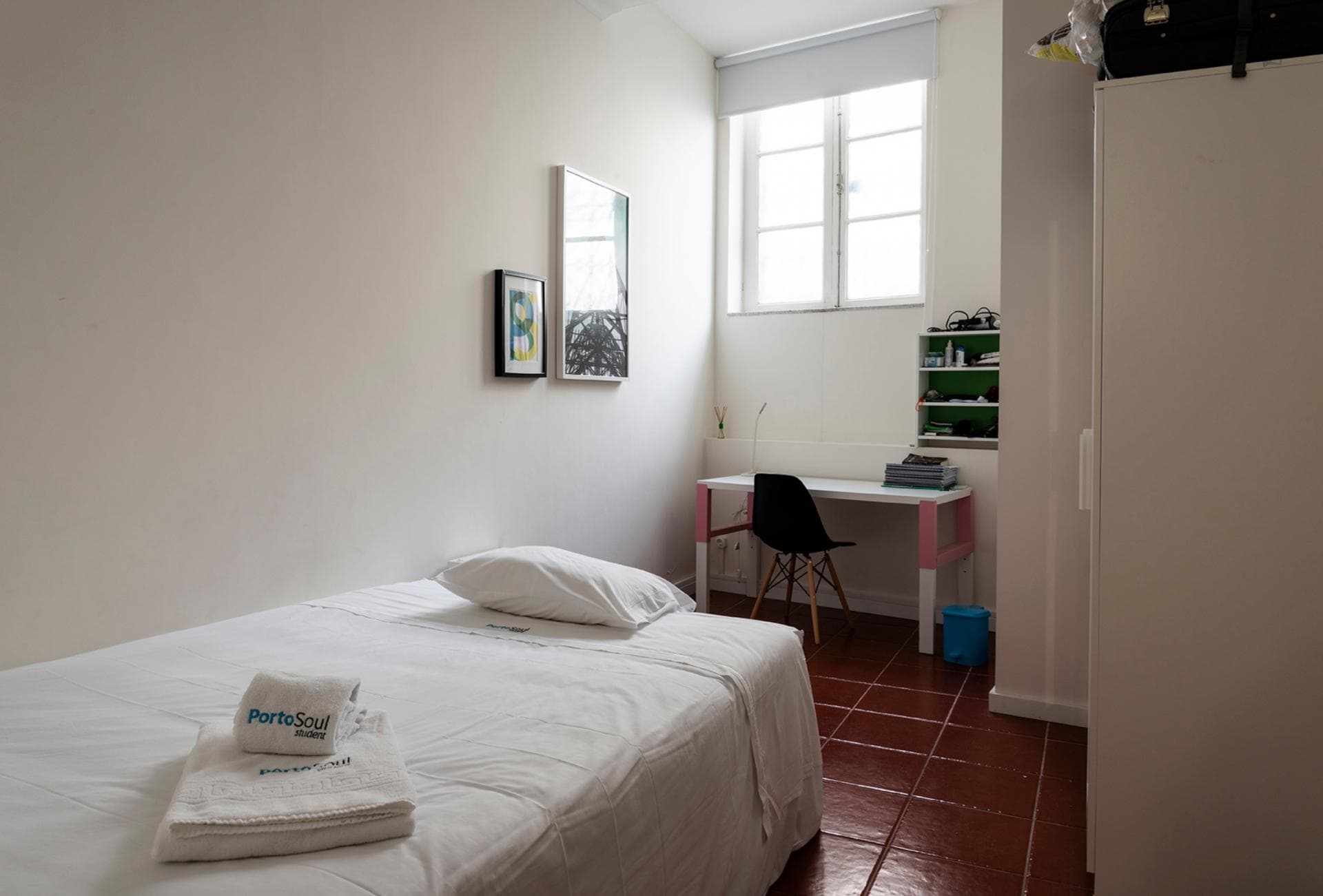 High-ceiling great bedroom in house w/ garden near Universidade Fernando Pessoa photo 1