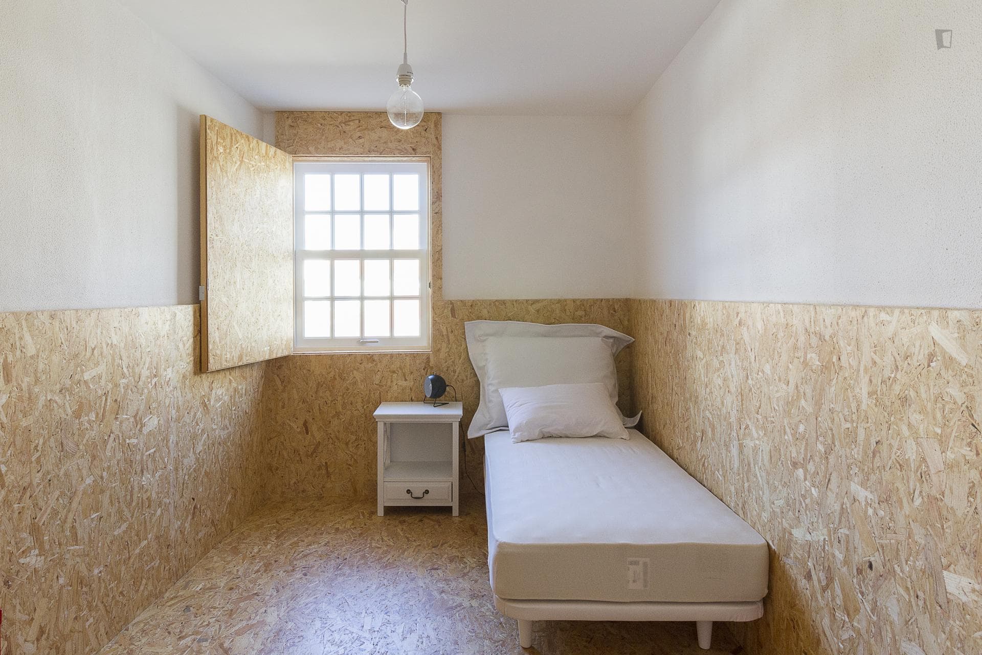 Spacious and cosy single bedroom in well-connected Baixa photo 1