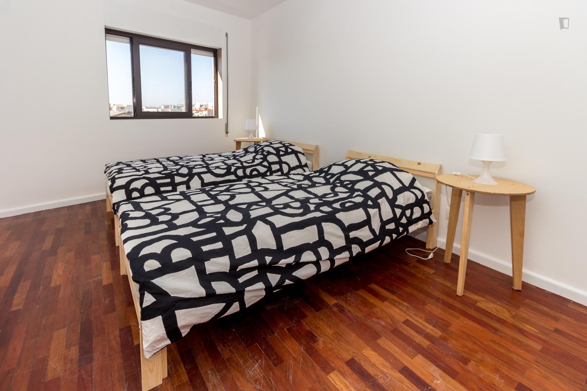 RENOVATED APARTMENT - 1 BEDROOM 1 SINGLE AND 1 DOUBLE BED WITH A SHARE BATHROOM photo 1