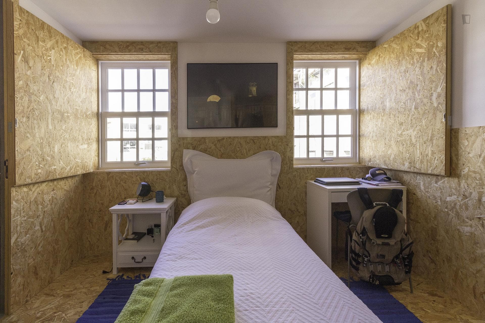 Delightful single ensuite bedroom in well-connected Baixa photo 1