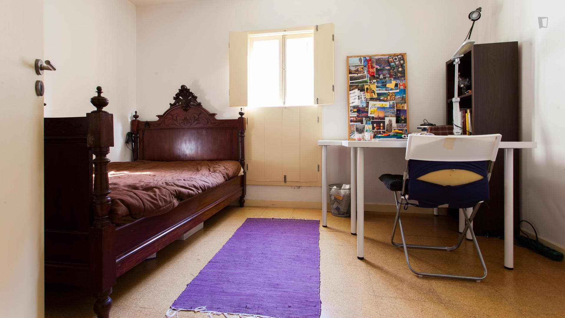 Single bedroom in 3-bedroom apartment in Porto photo 1