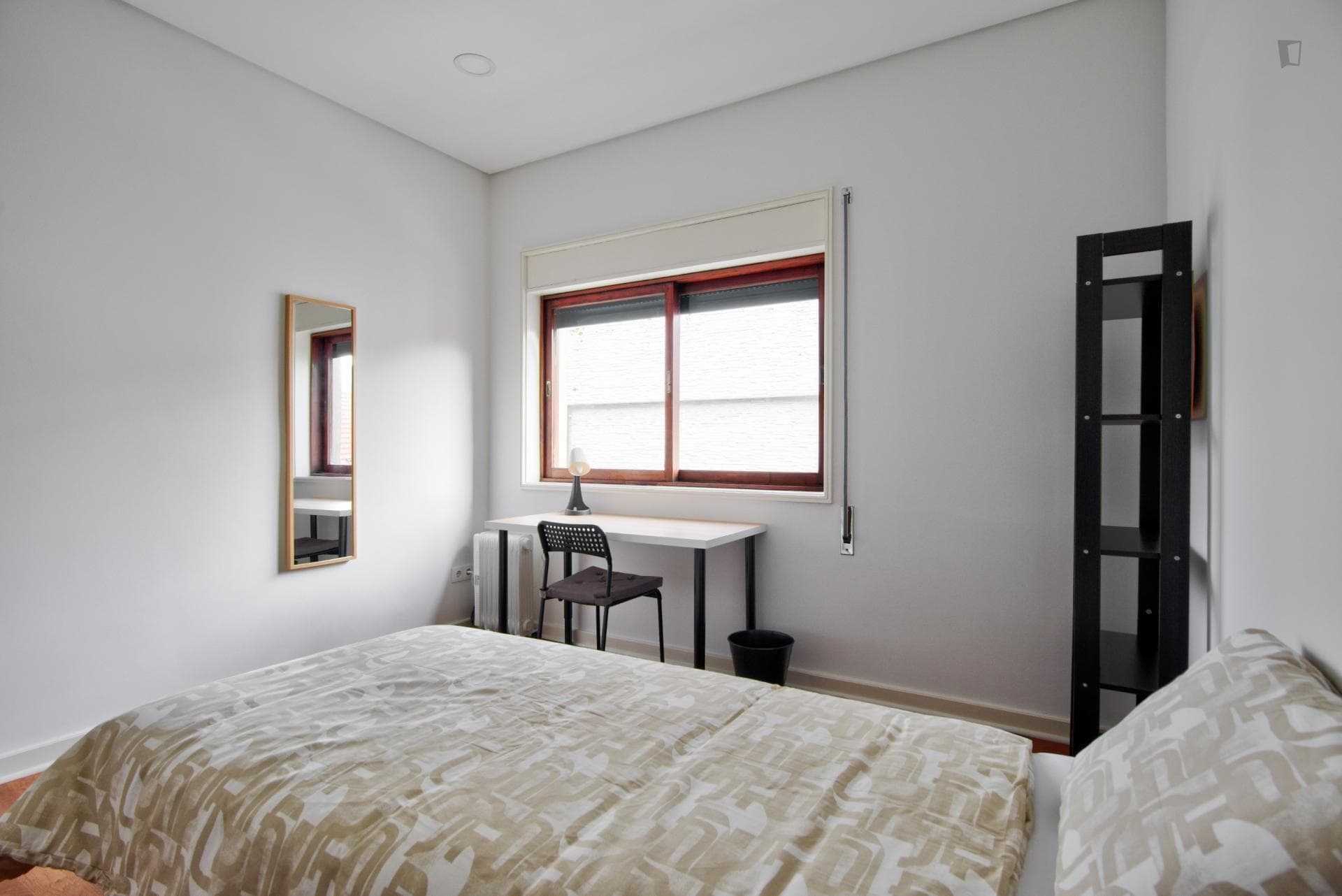 Cozy and sunny 4-bedroom apartment close to Coimbra train station photo 1