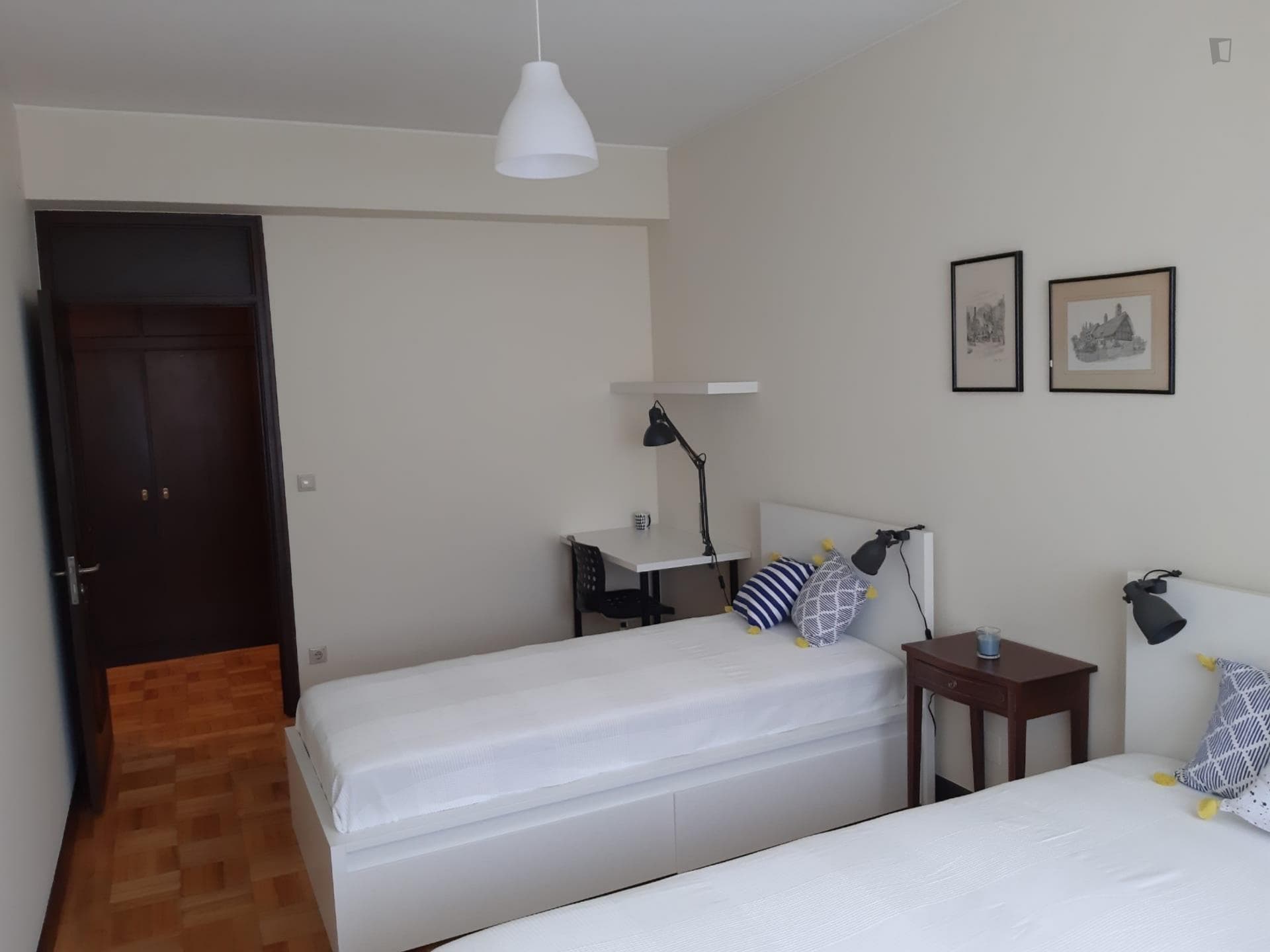Nice twin bedroom near the Marquês metro photo 1