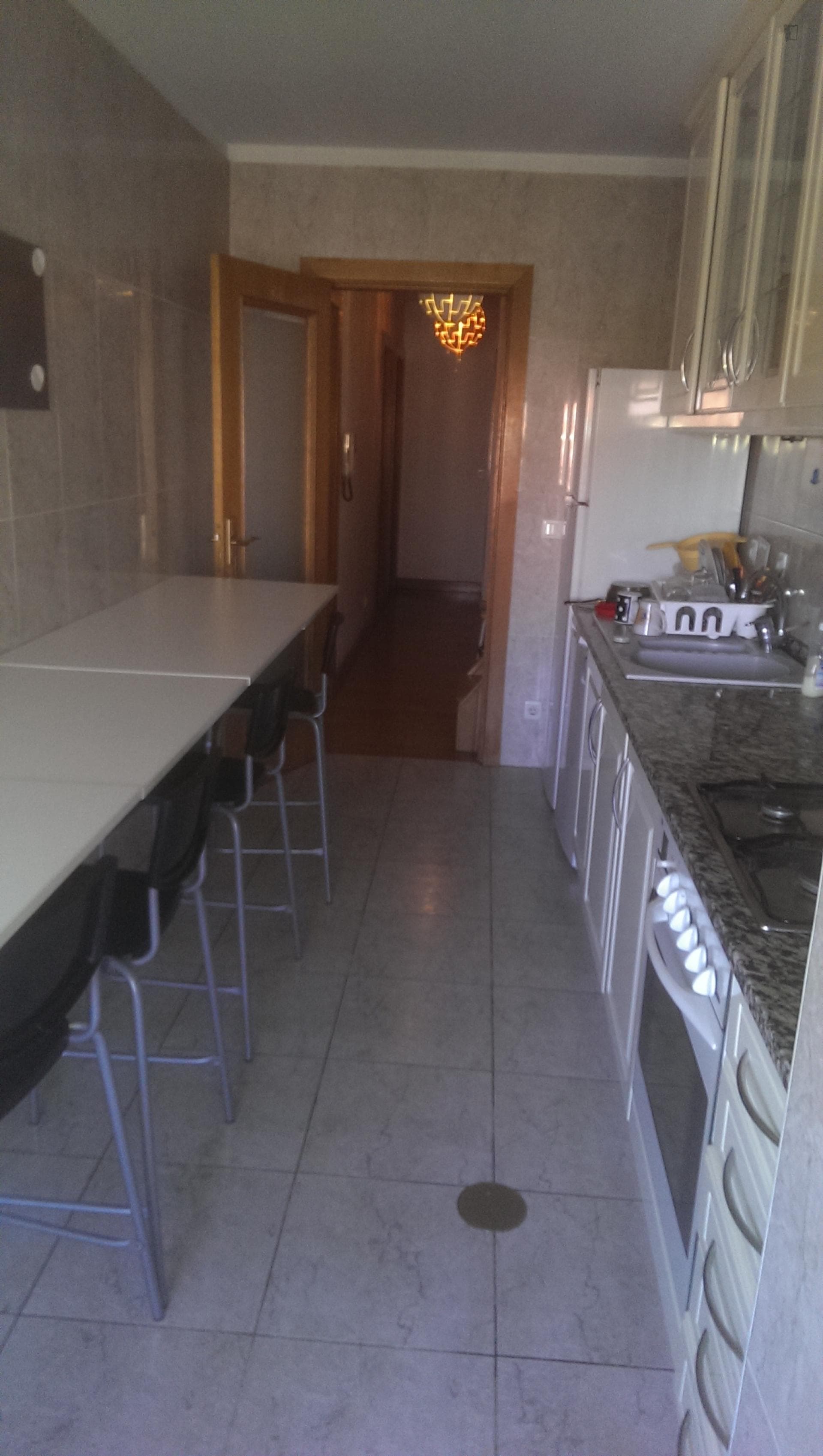 Bright single bedroom in sought-after Paranhos photo 1