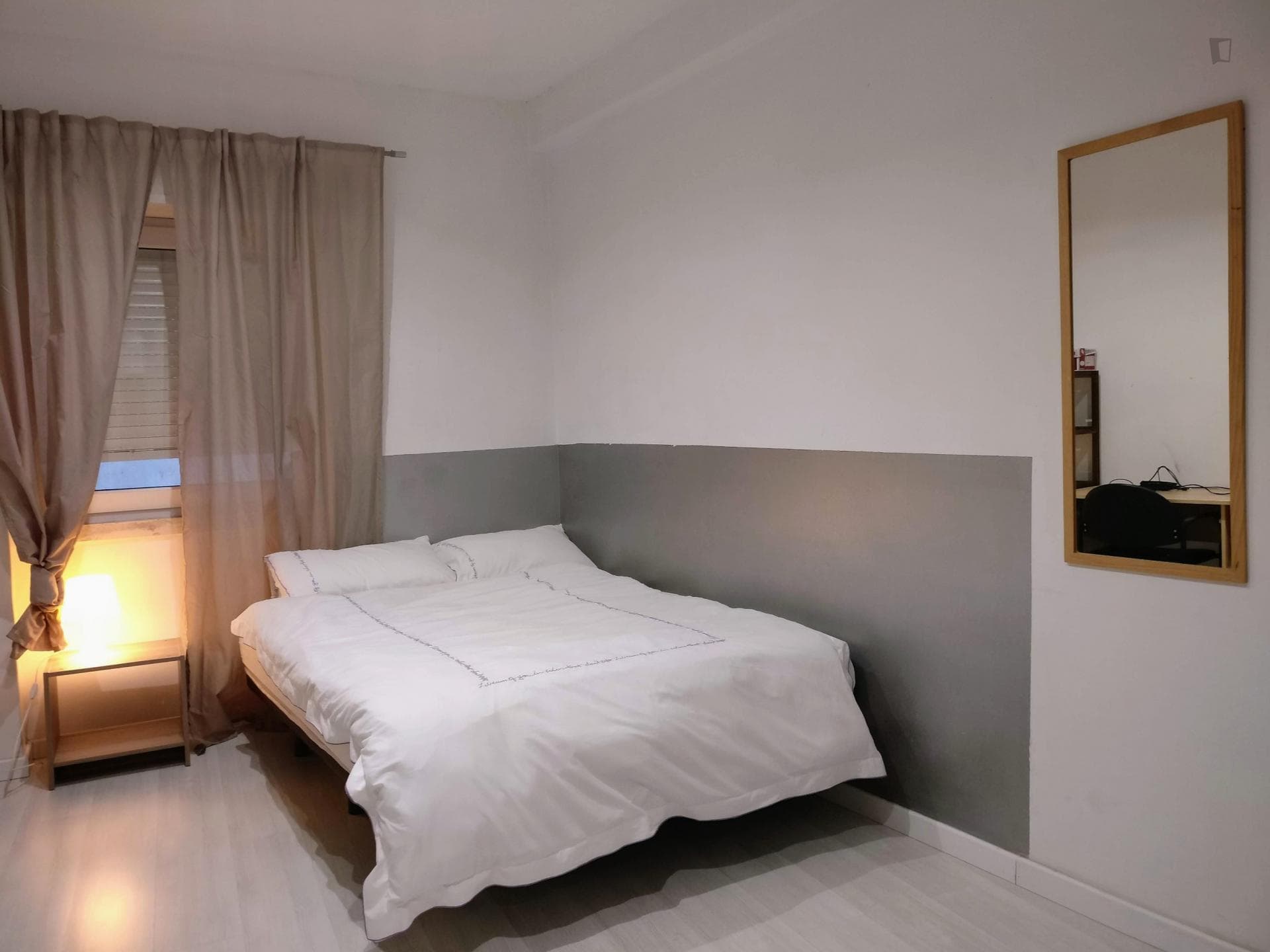 Charming double bedroom Downtown. photo 1