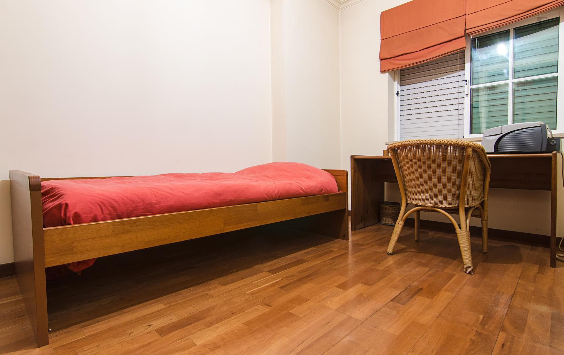 Humble single bedroom in a cosy 2-bedroom flat in Lousã photo 1