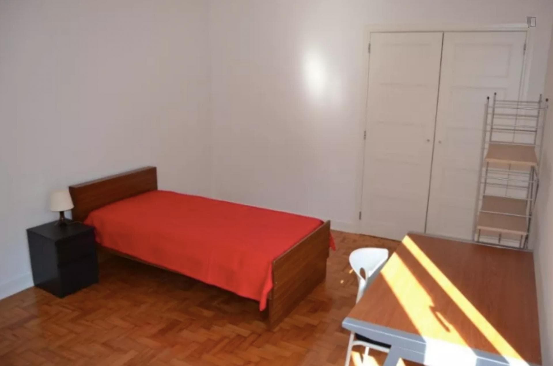 Comfortable single bedroom in São Martinho do Bispo photo 1