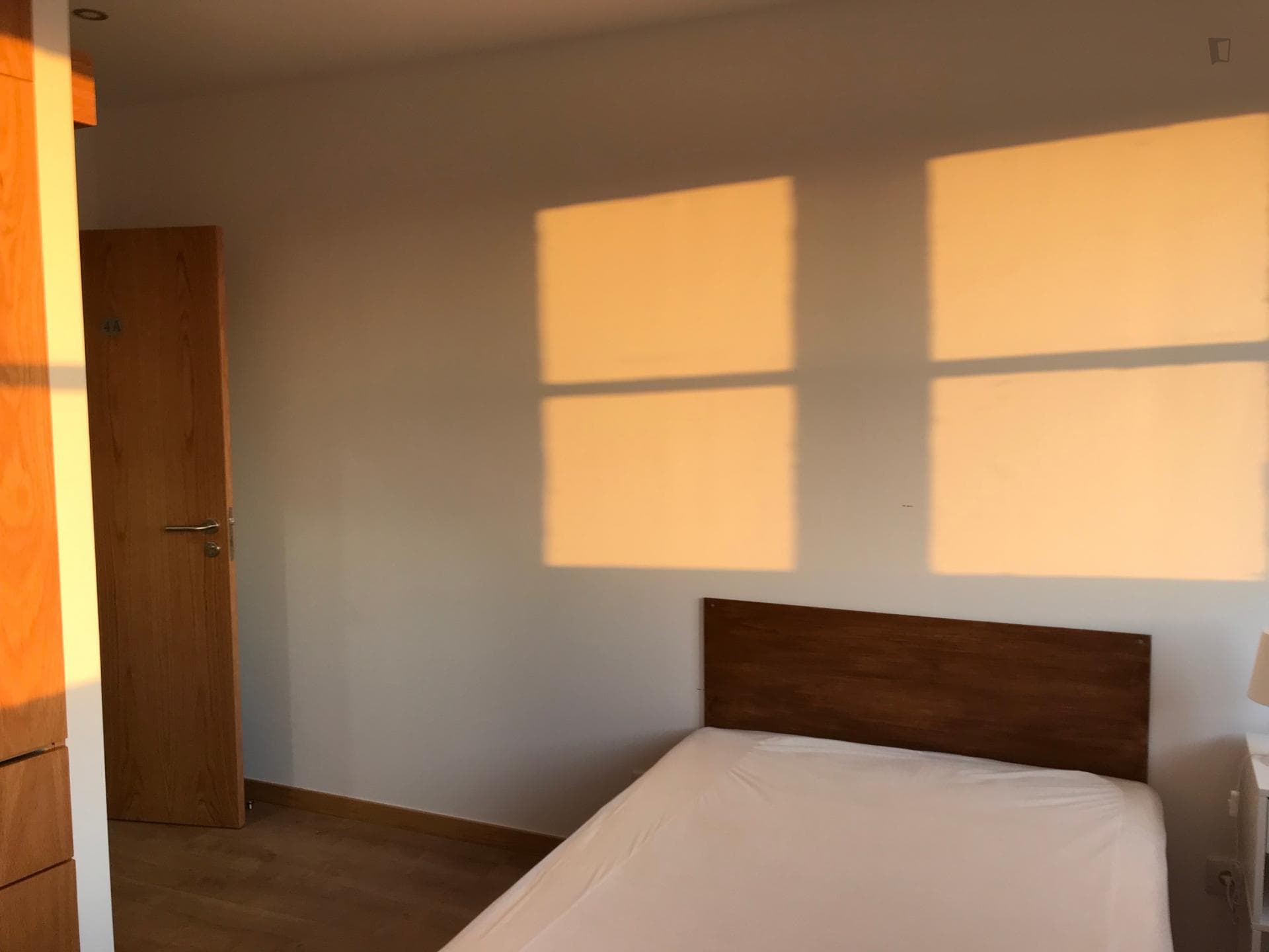 4A - Ensuite bedroom in renovated apartment in central Coimbra- photo 1