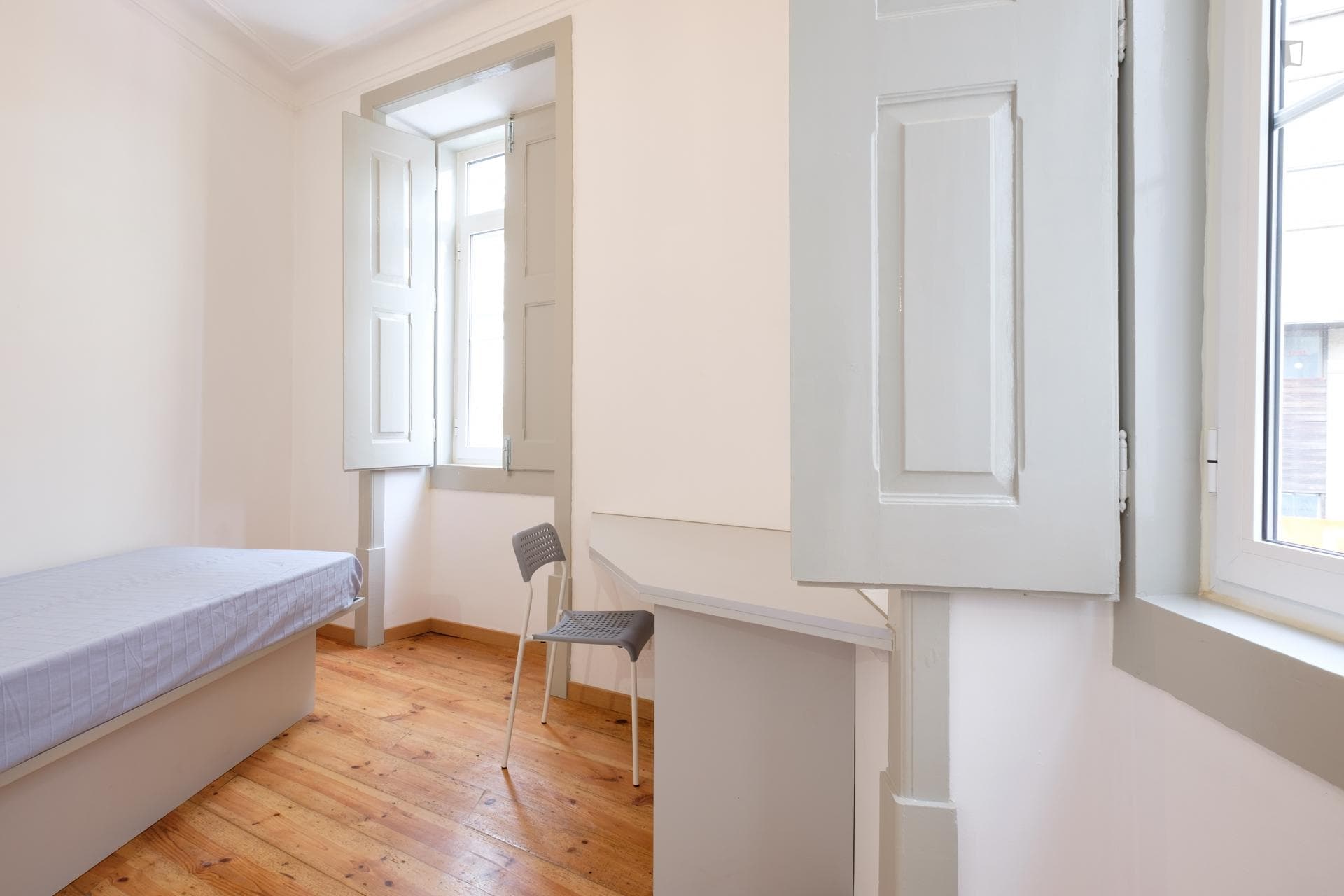 Comfortable single bedroom in a 2-bedroom apartment close to the Univerdidade de Coimbra photo 1