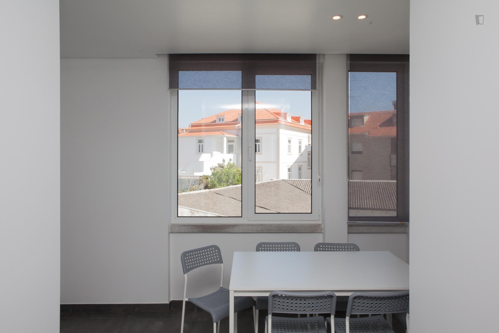 Cool double ensuite bedroom with a balcony, near Universidade de Coimbra photo 1